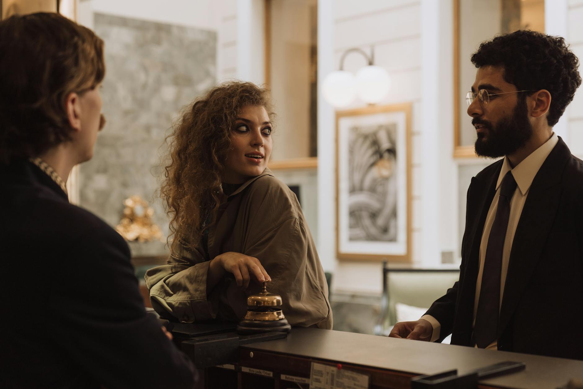 Hotel reception interaction for arrival and check-in planning