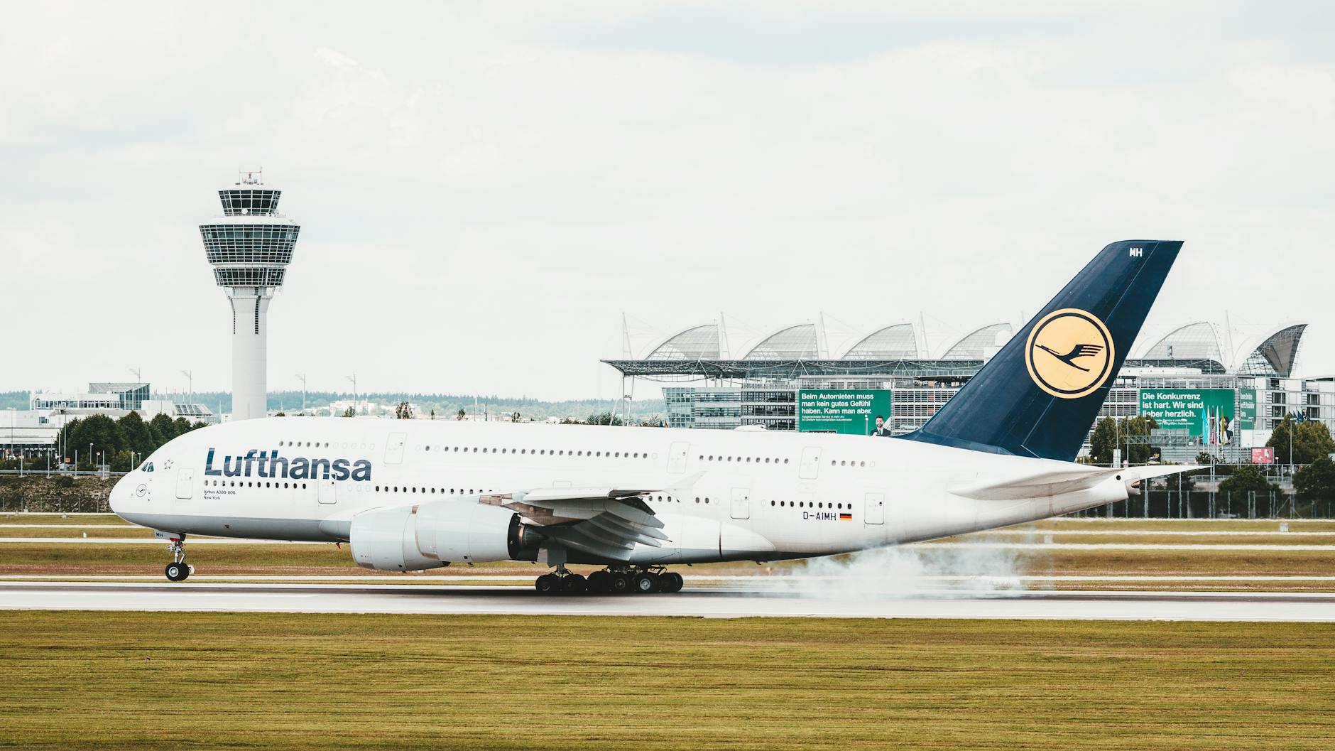 Lufthansa aircraft landing at Munich Airport