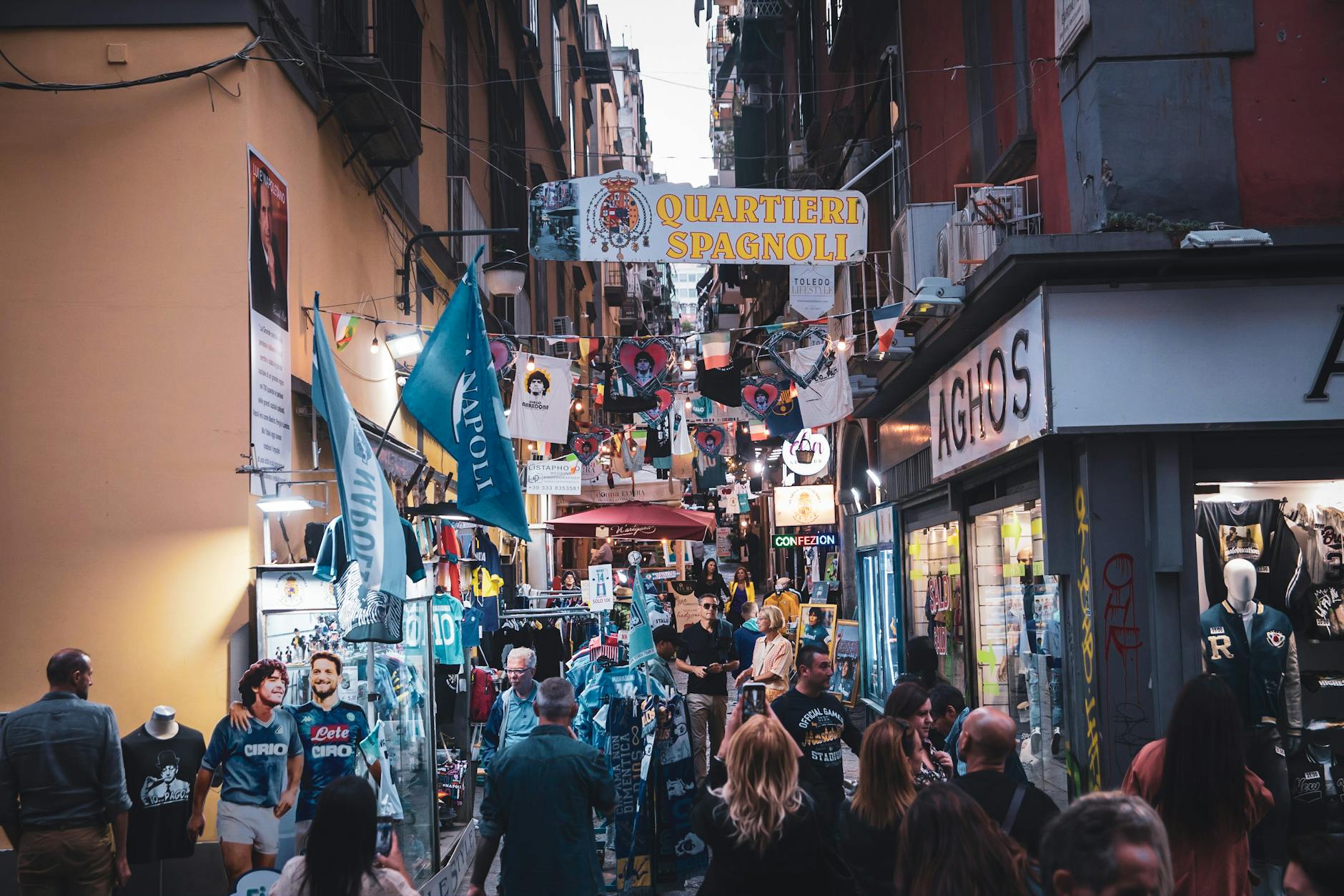 Street market in Quartieri Spagnoli, Naples