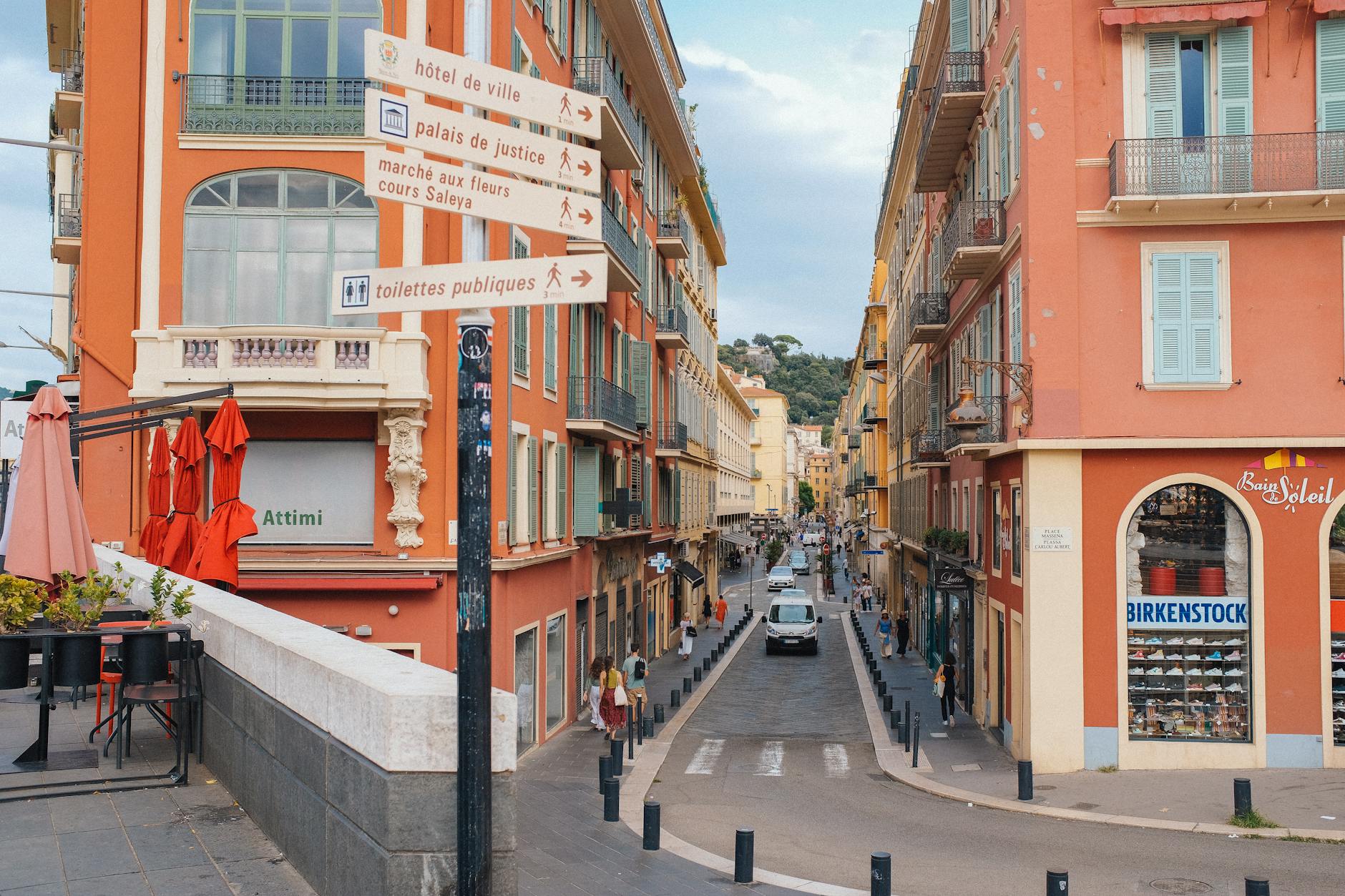 Vibrant street scene in Nice