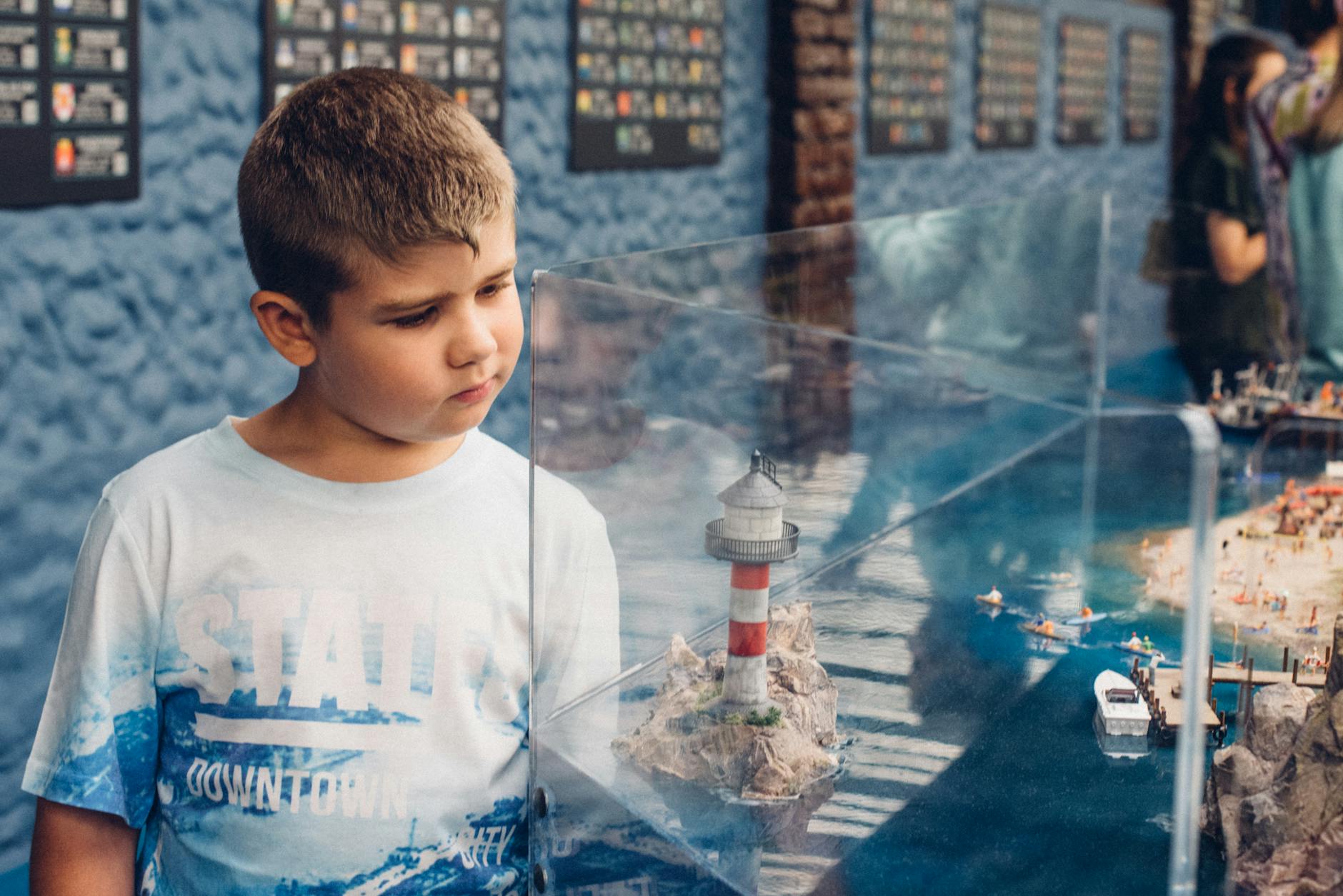 Child looking at a museum display