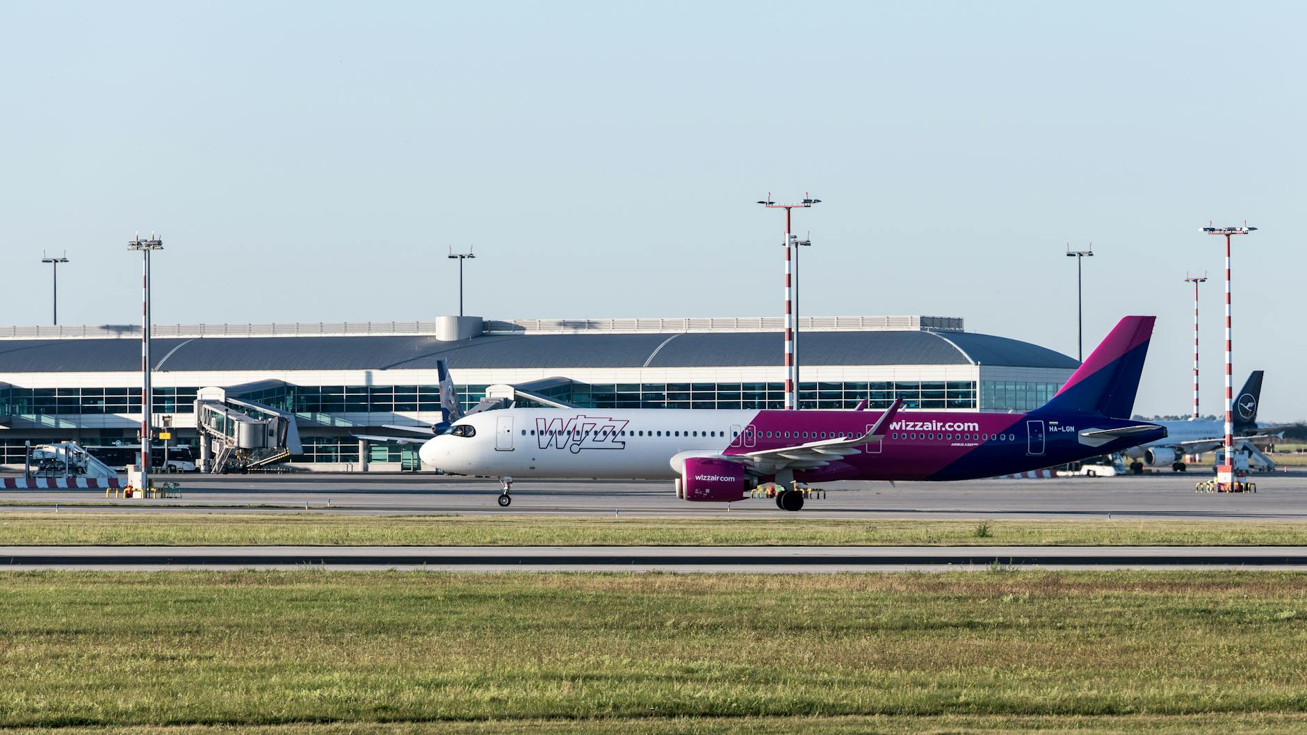 Aircraft taxiing at Prague Airport
