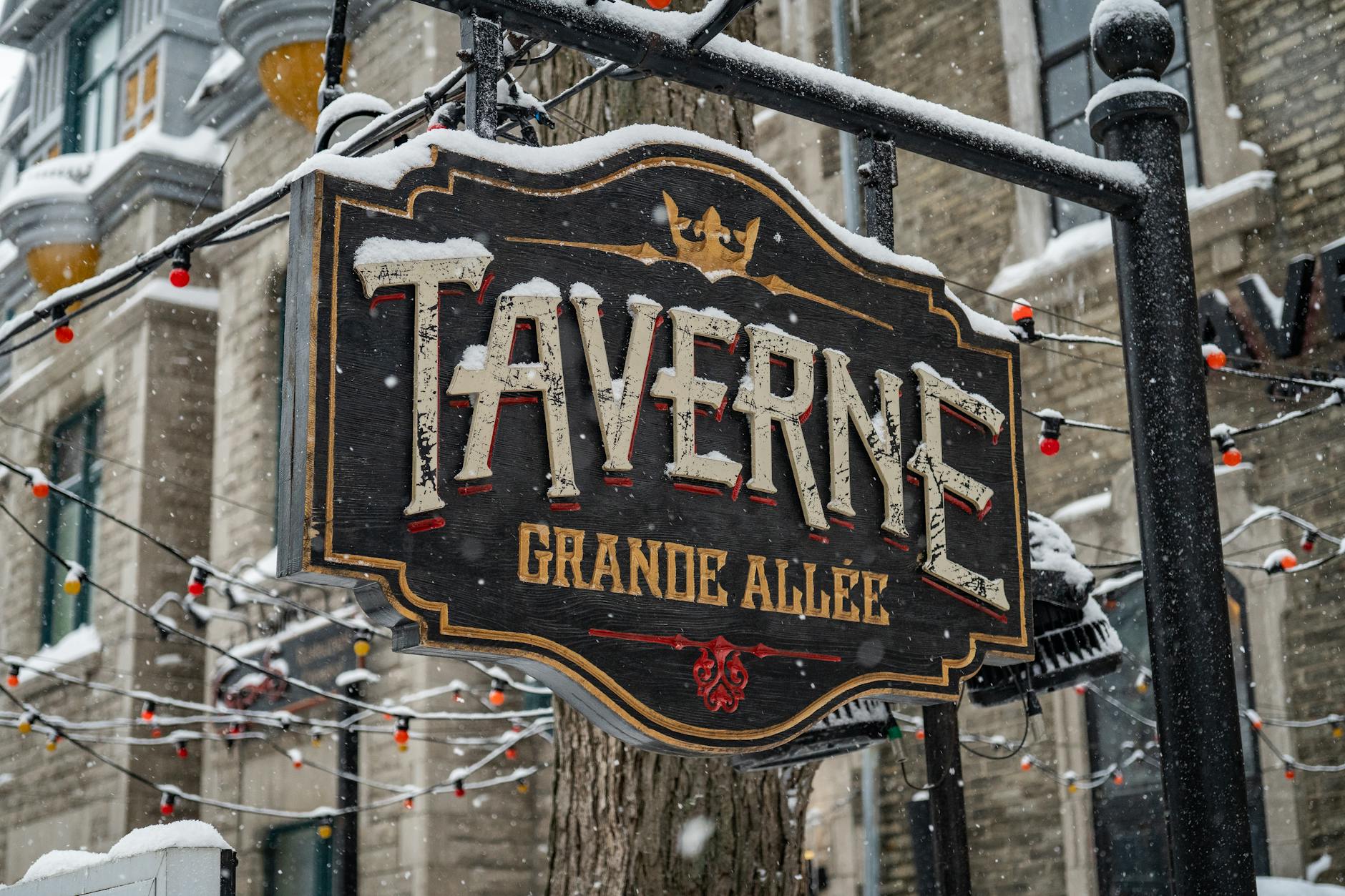Snowy Grande Allee street scene in Quebec City