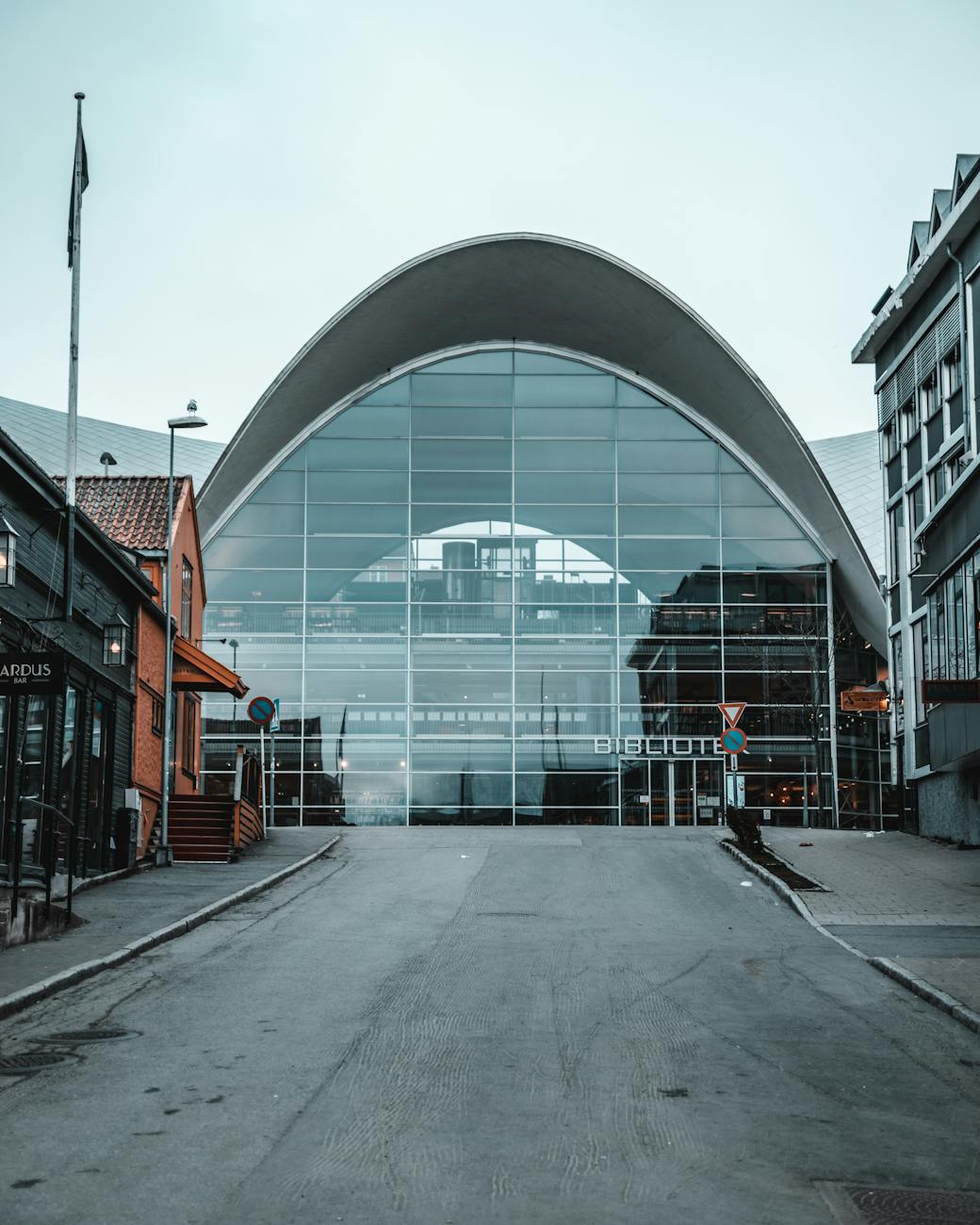 Modern Norwegian library facade for Stavanger conference venue planning.