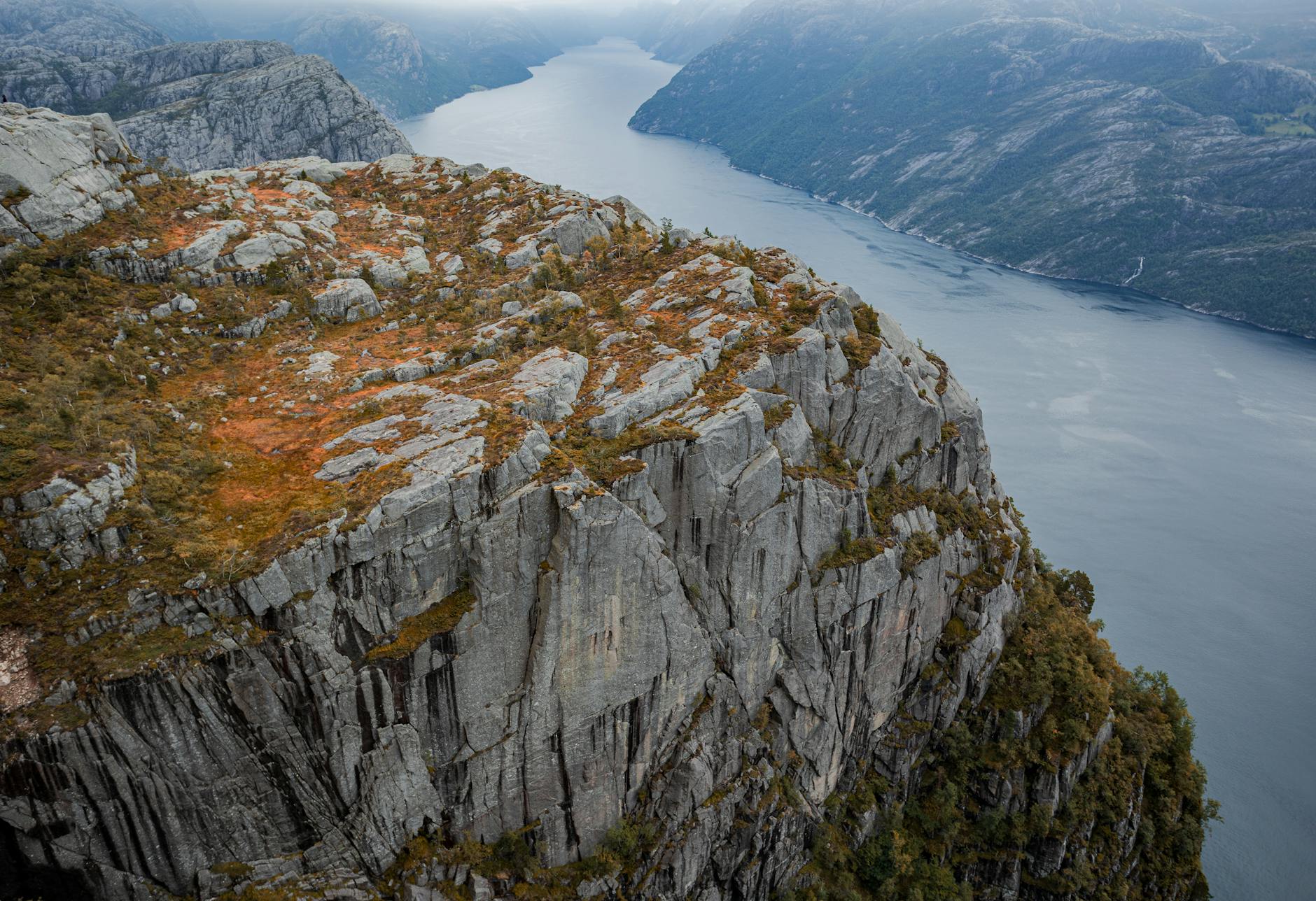 Cliffside hiking view for Stavanger outdoor safety planning.