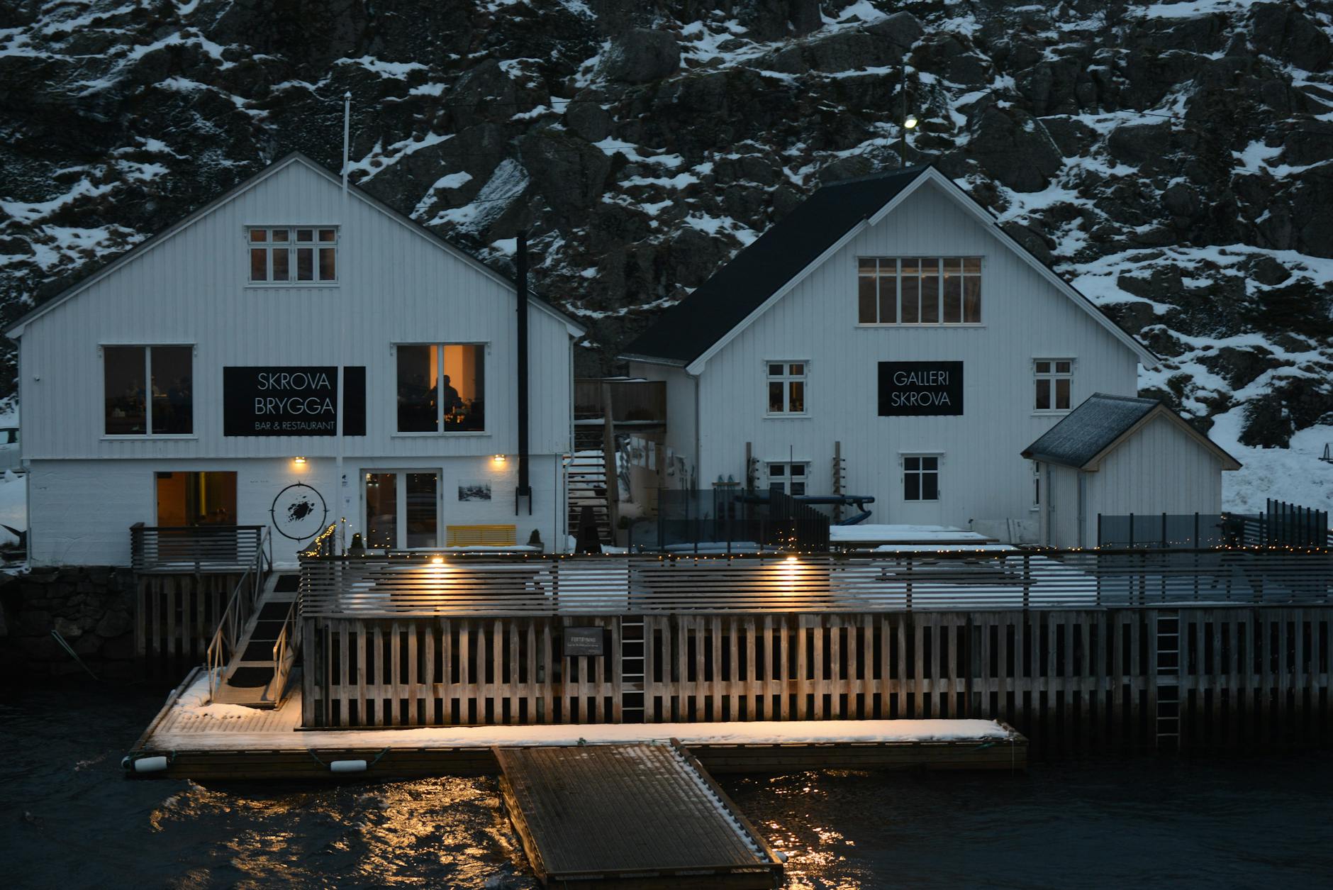 Harbor restaurant setting for Stavanger port-call meal planning.