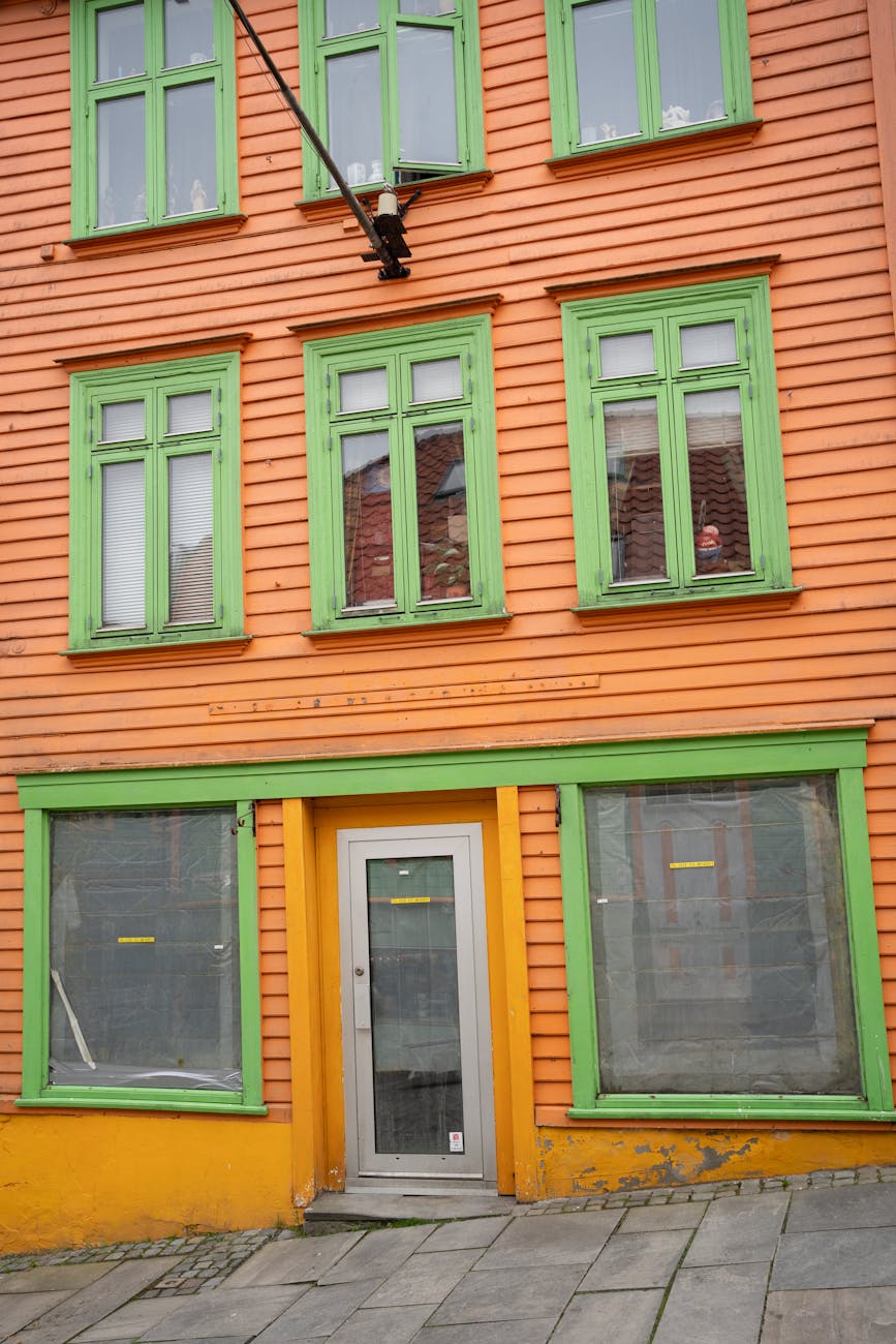 Colorful Stavanger building facade for meal and evening planning.