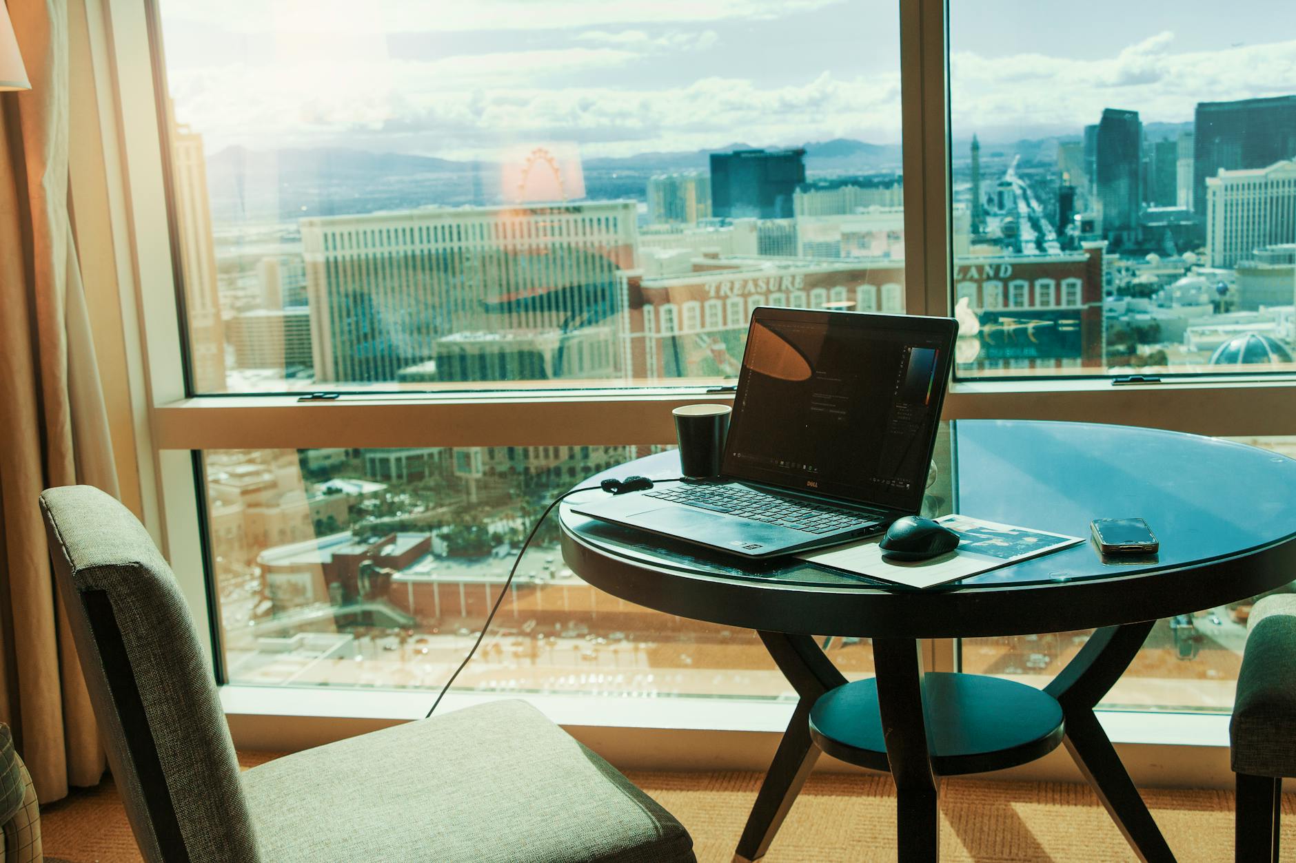 Hotel workspace for confidential Stavanger deal work.