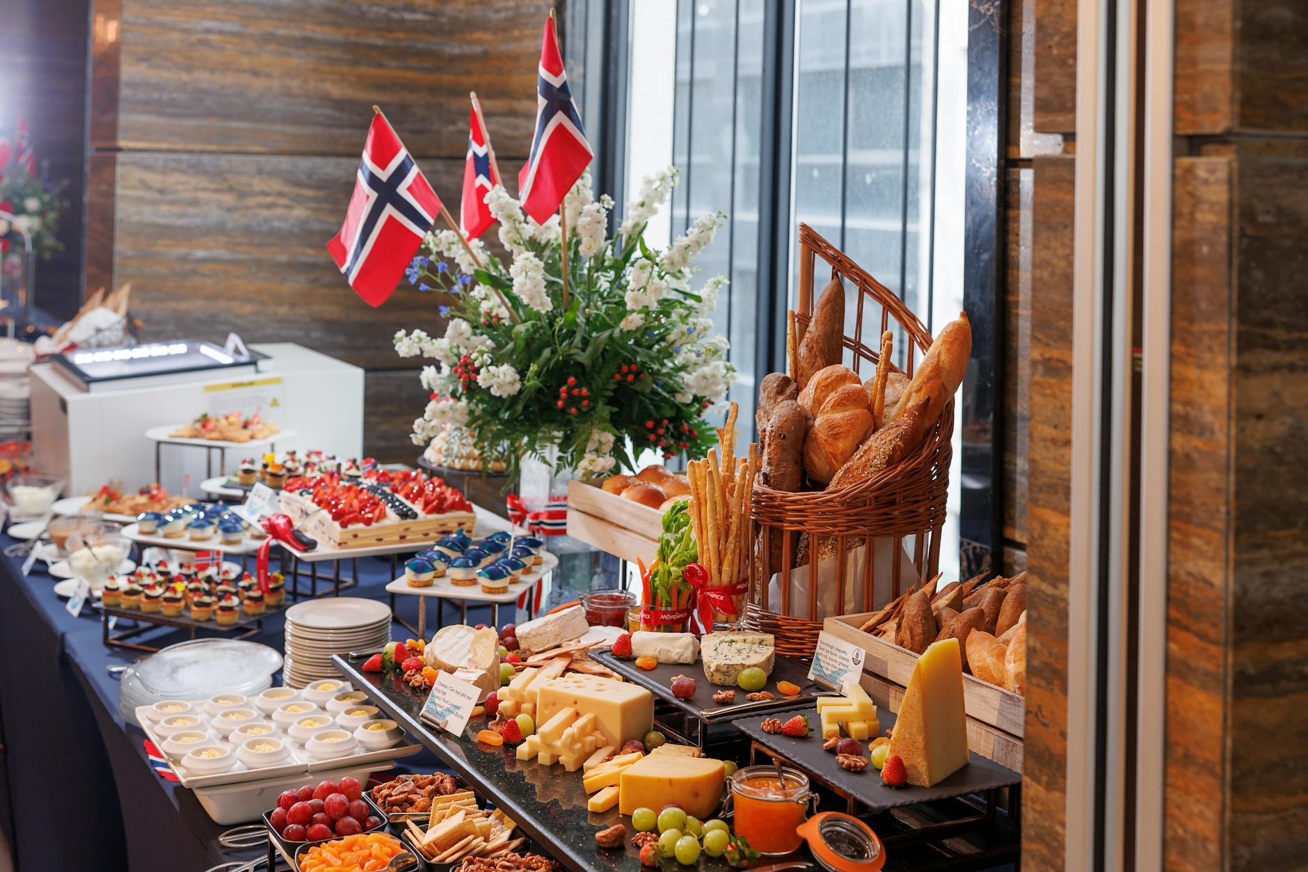 Norwegian event buffet for Stavanger trade-show networking planning.