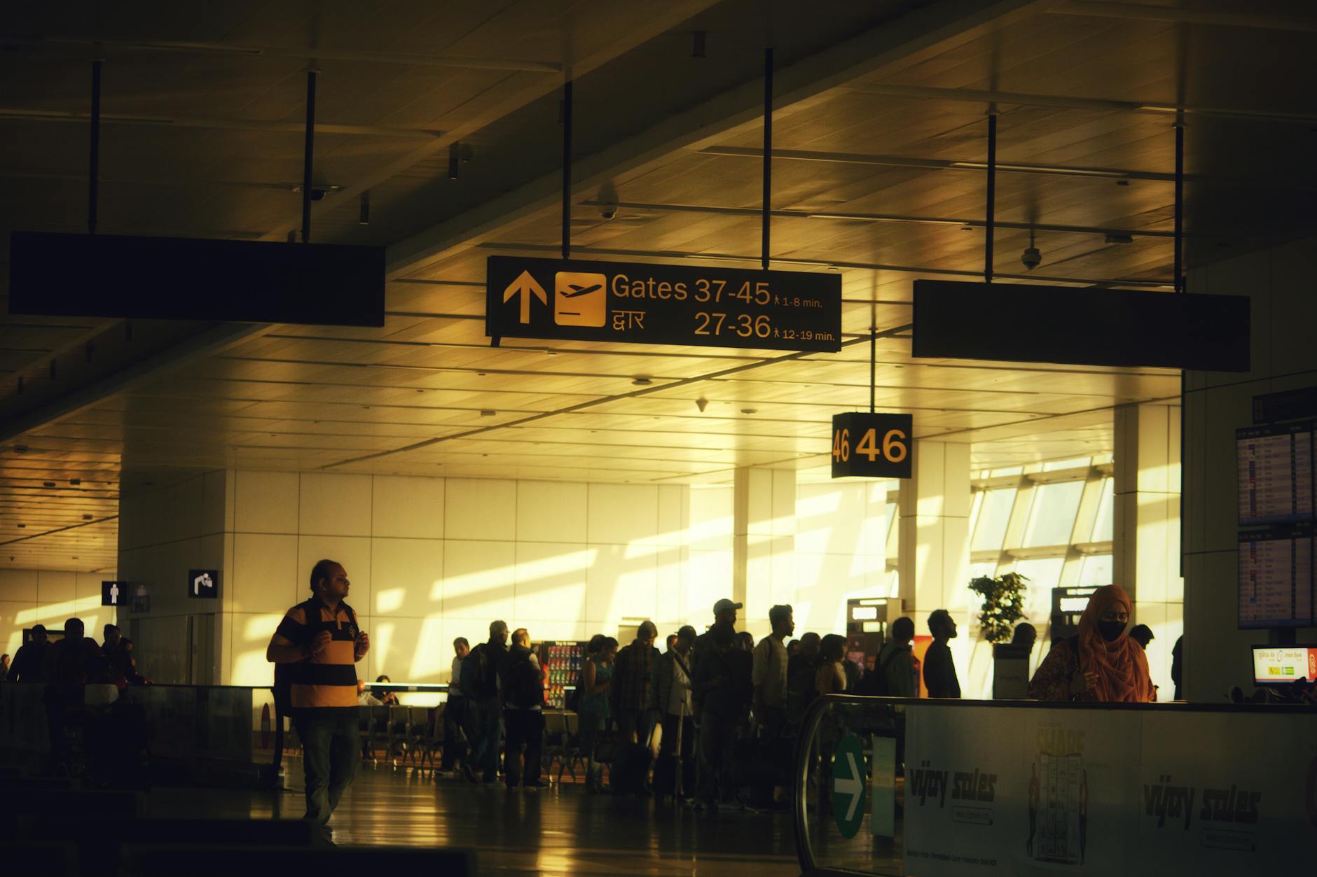 Airport gate traveler for Stavanger onward-connection planning.