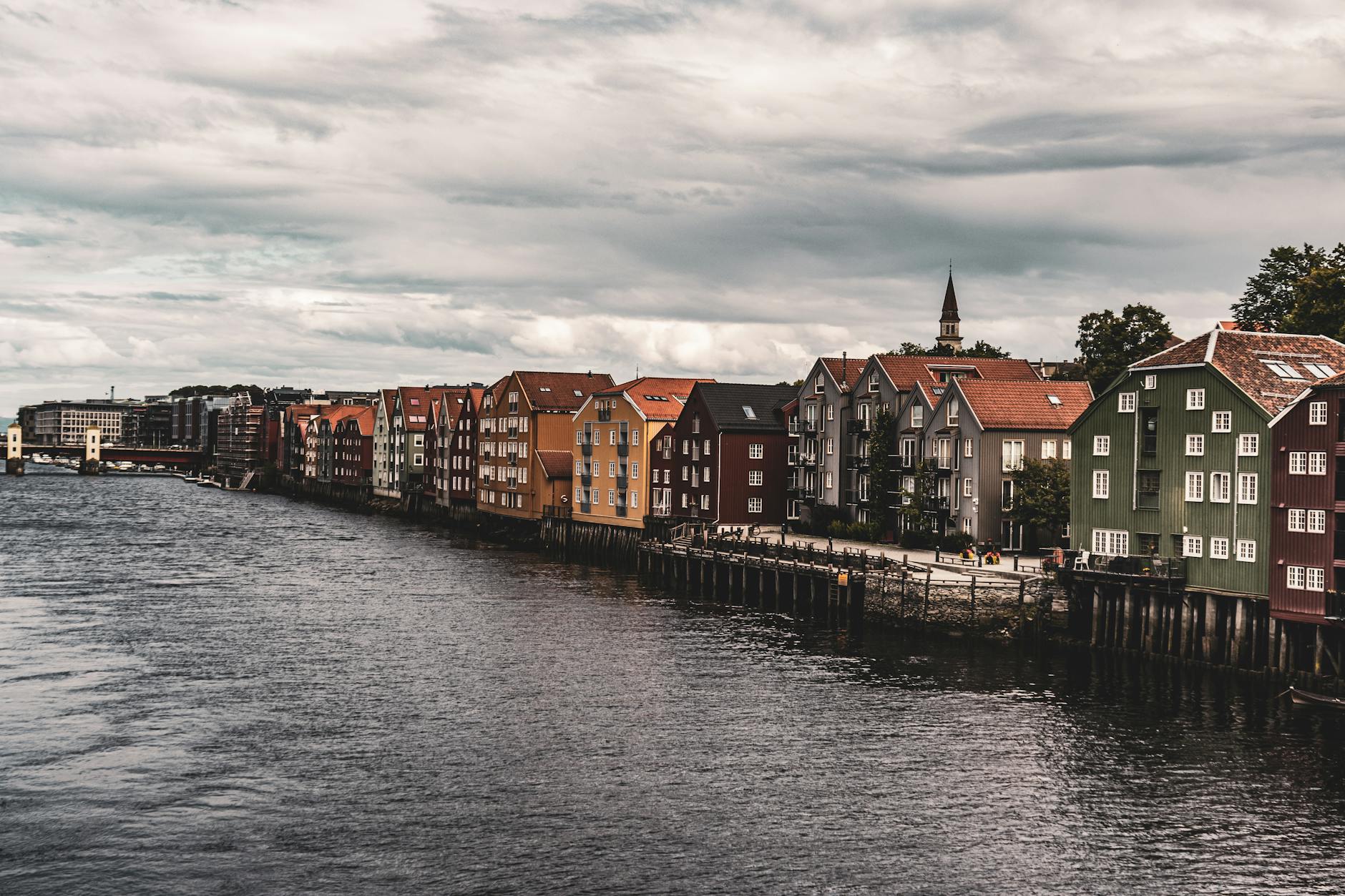 Stavanger old town harbor for compact stopover route planning.