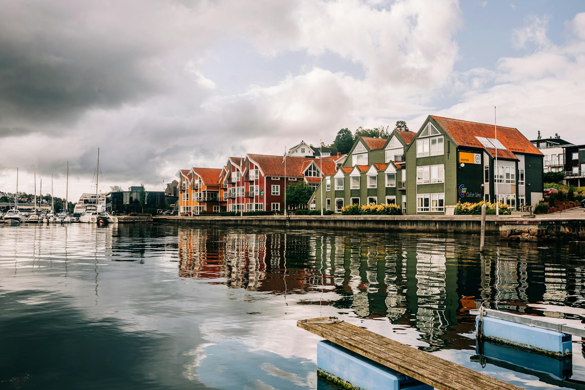 Norwegian waterfront houses for Stavanger woman traveler arrival planning.
