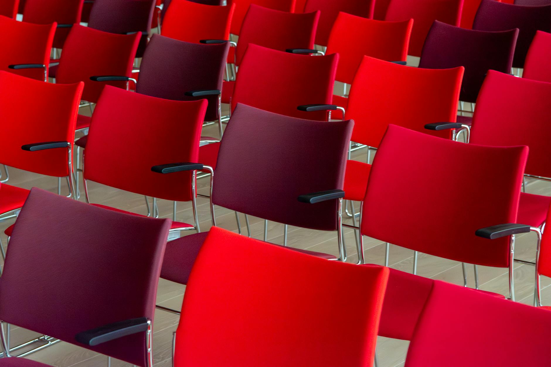 Auditorium seating for Stockholm academic arrival planning.