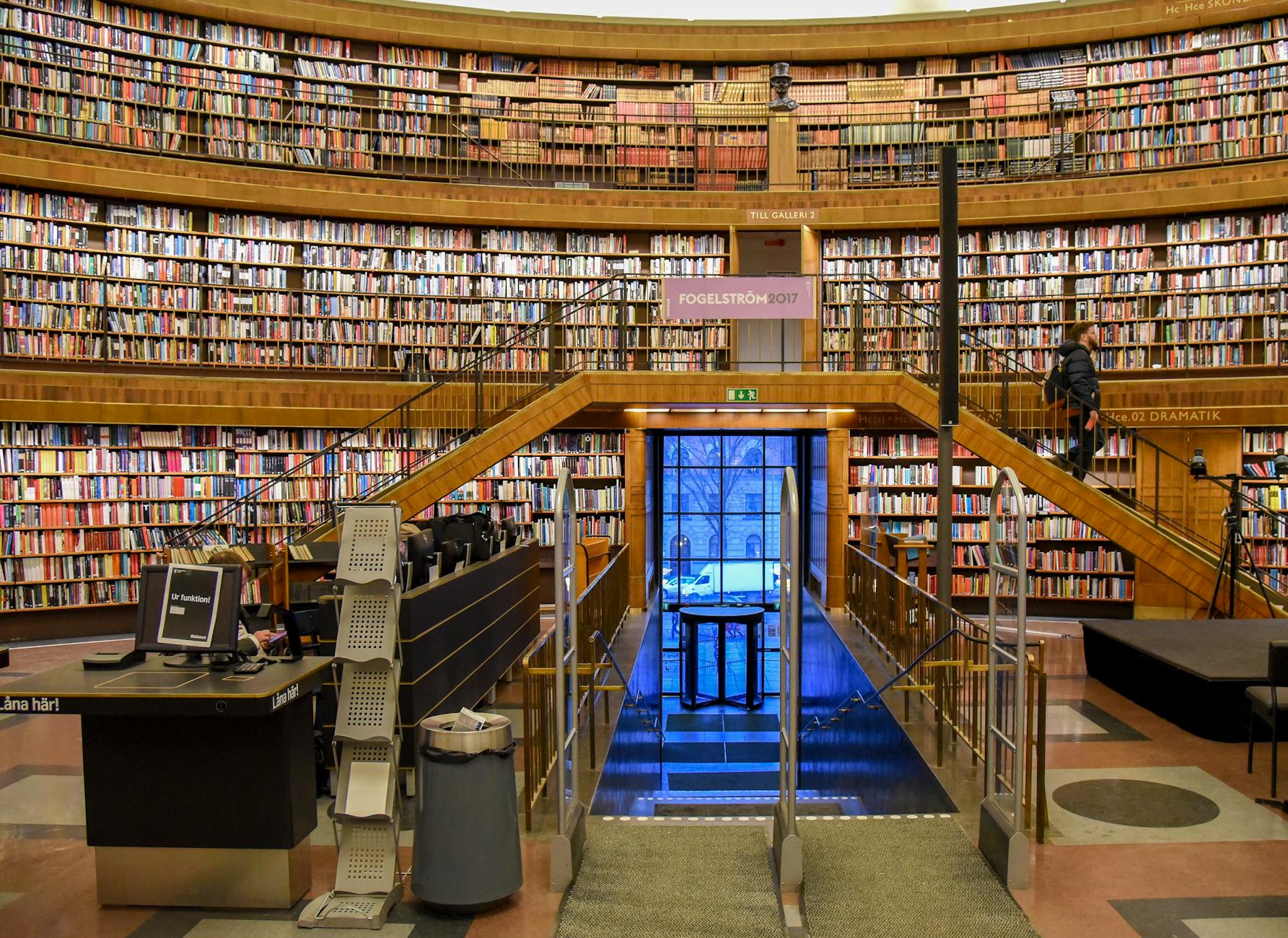 Modern library interior for Stockholm academic downtime planning.