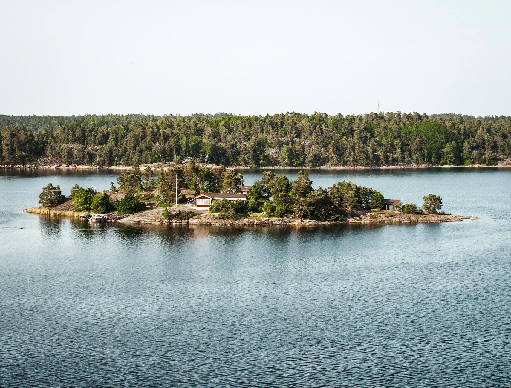 Small Stockholm archipelago island for water activity planning.