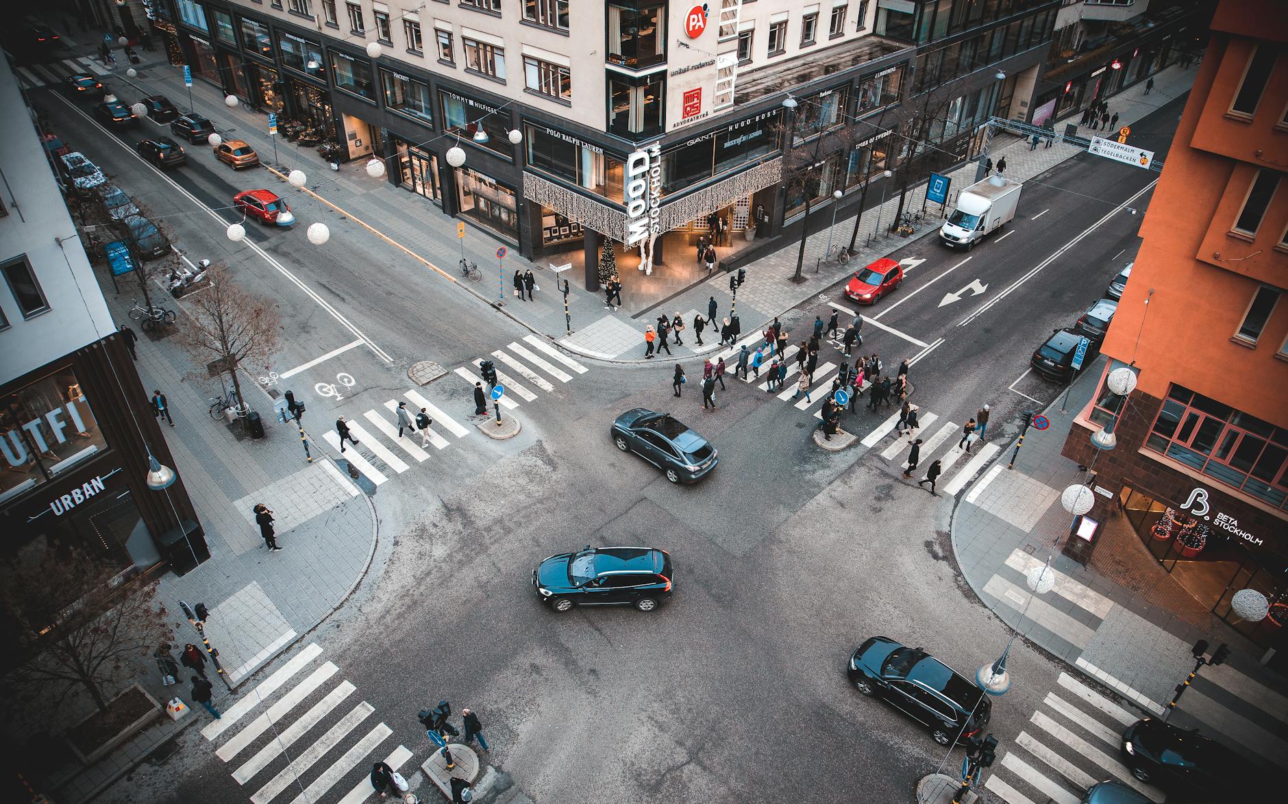 Busy Stockholm street for consultant client-meal movement planning.