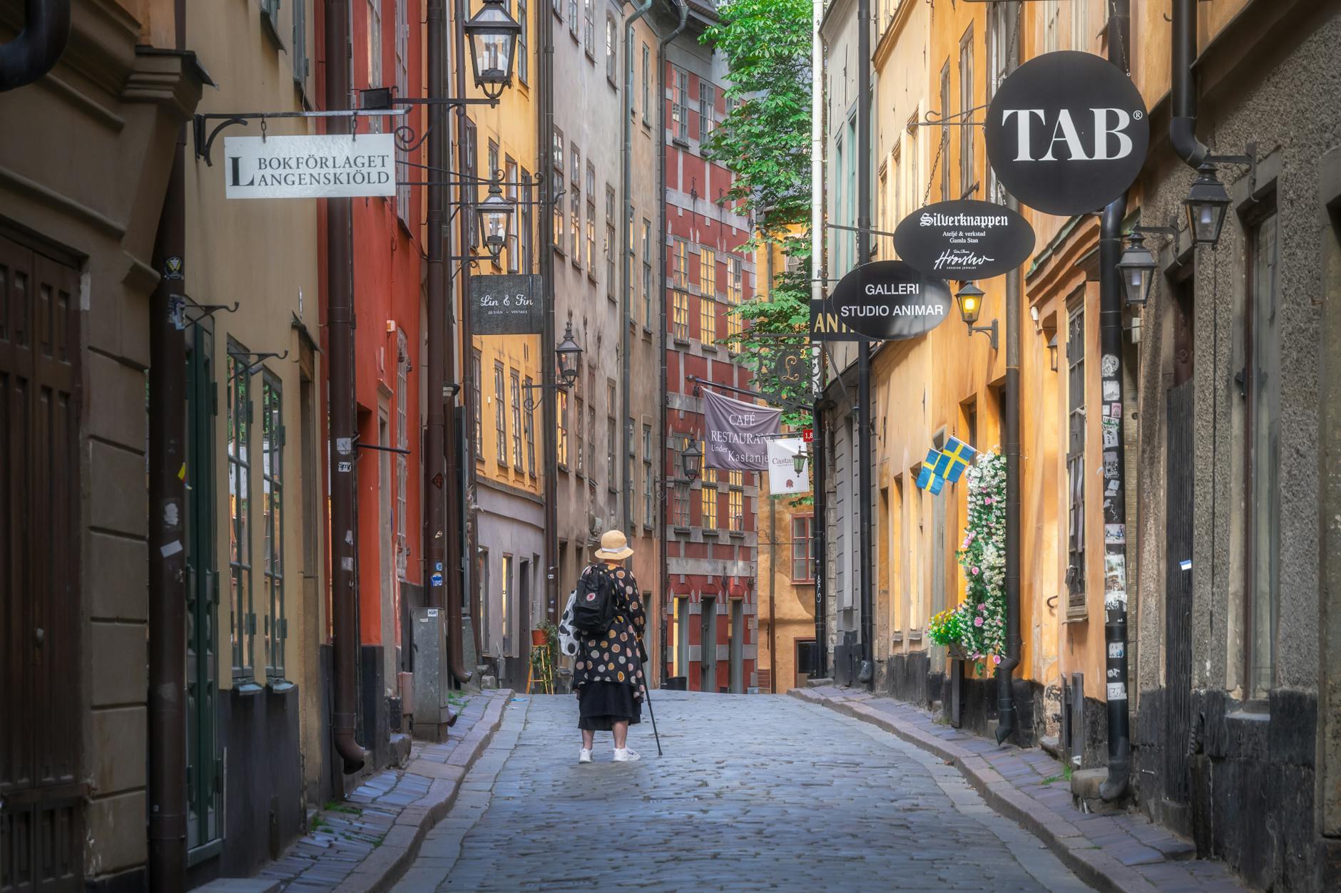 Single pedestrian in Gamla Stan for Stockholm solo travel planning.
