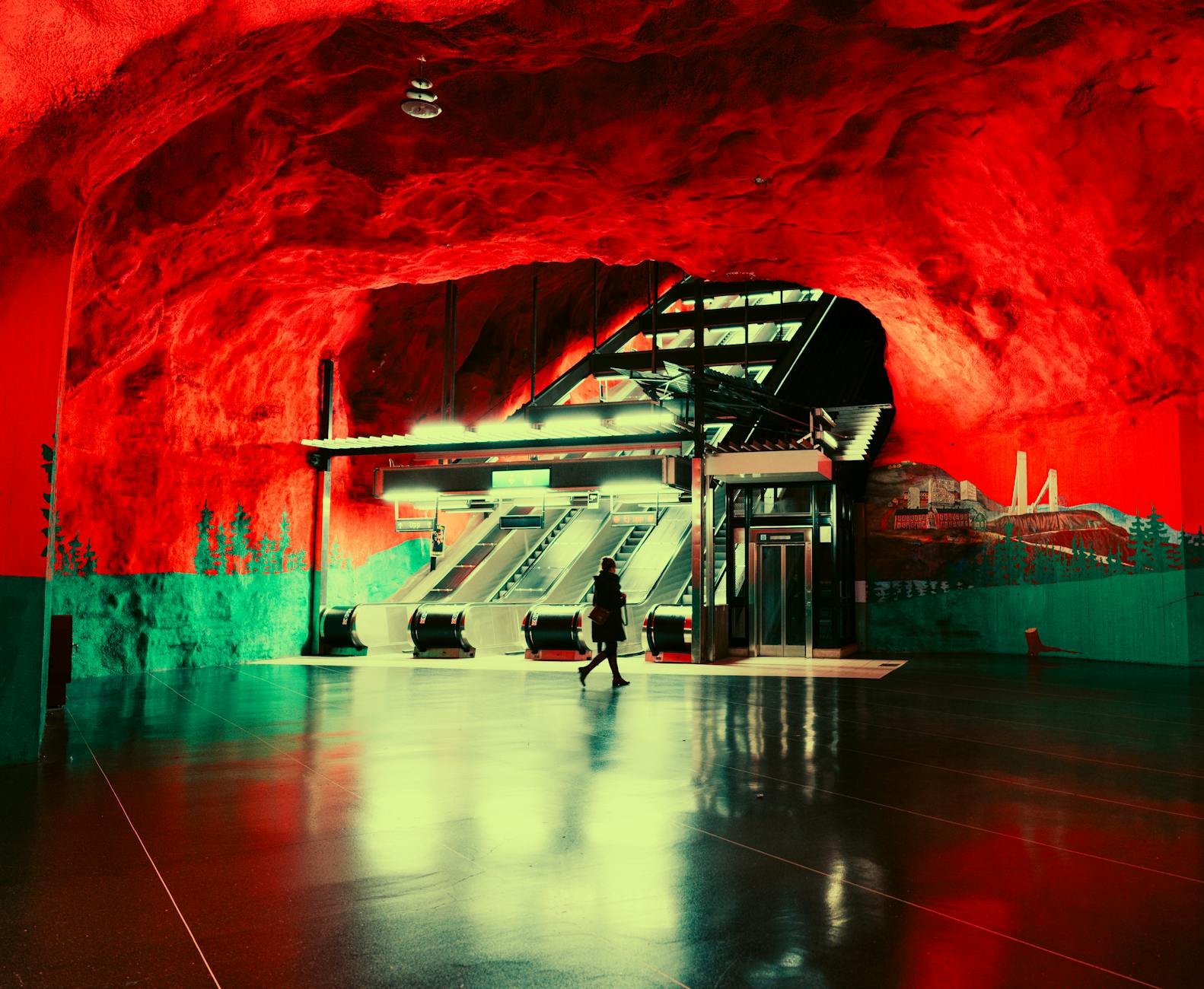 Solna Centrum metro station for strict stopover return planning.