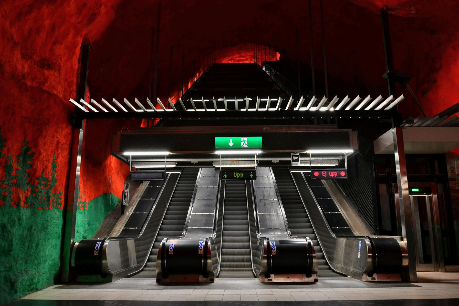 Stockholm metro escalators for mobility-limited route planning.