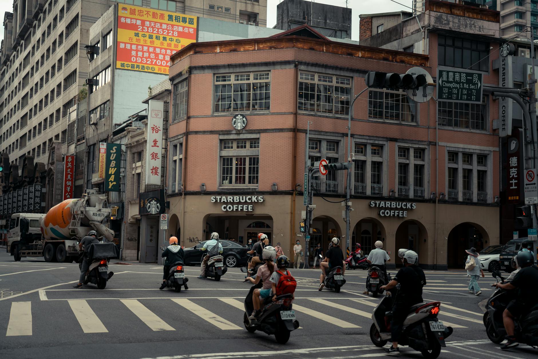 Tainan consultant report and client-trip logistics planning context.