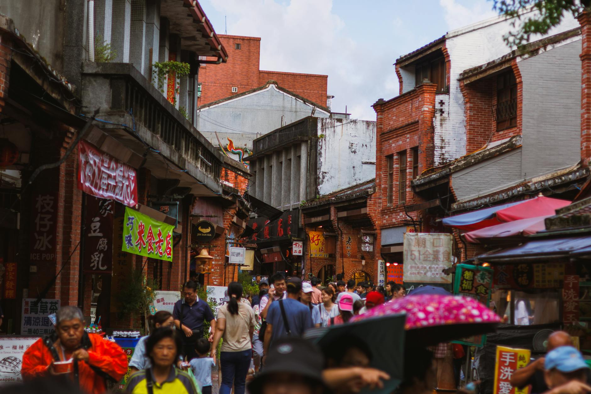 Tainan lodging and older traveler access planning context.