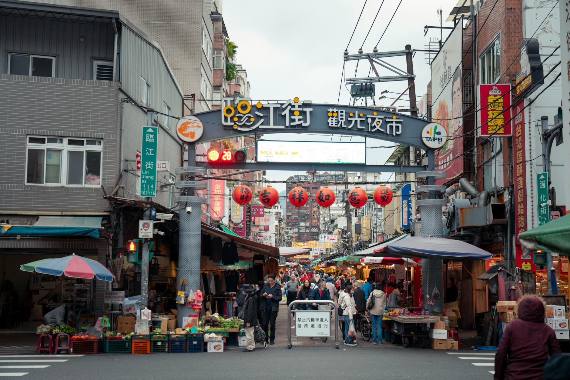 Tainan street setting and sales traveler planning context.