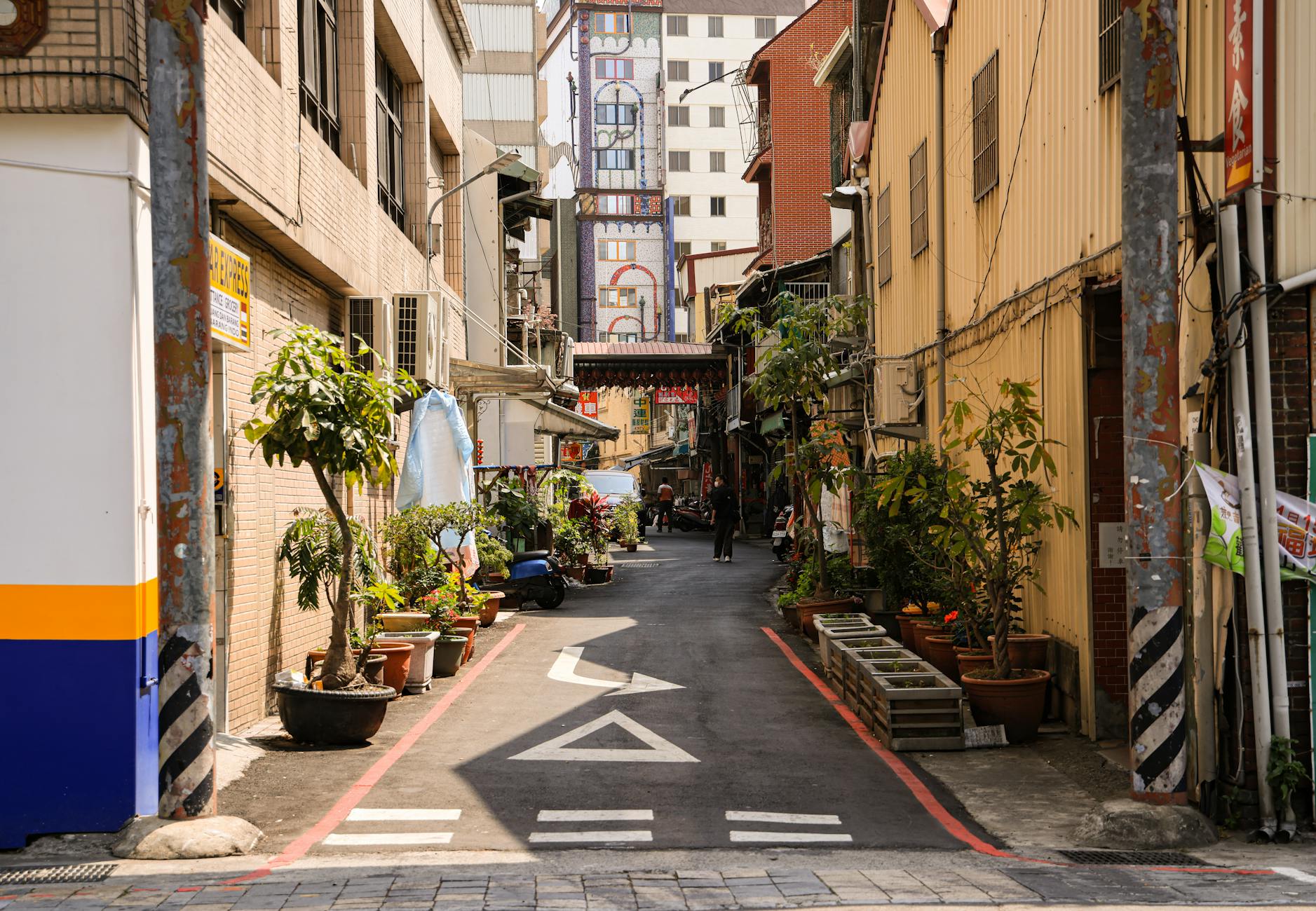 Tainan solo traveler hotel base and walking route planning context.