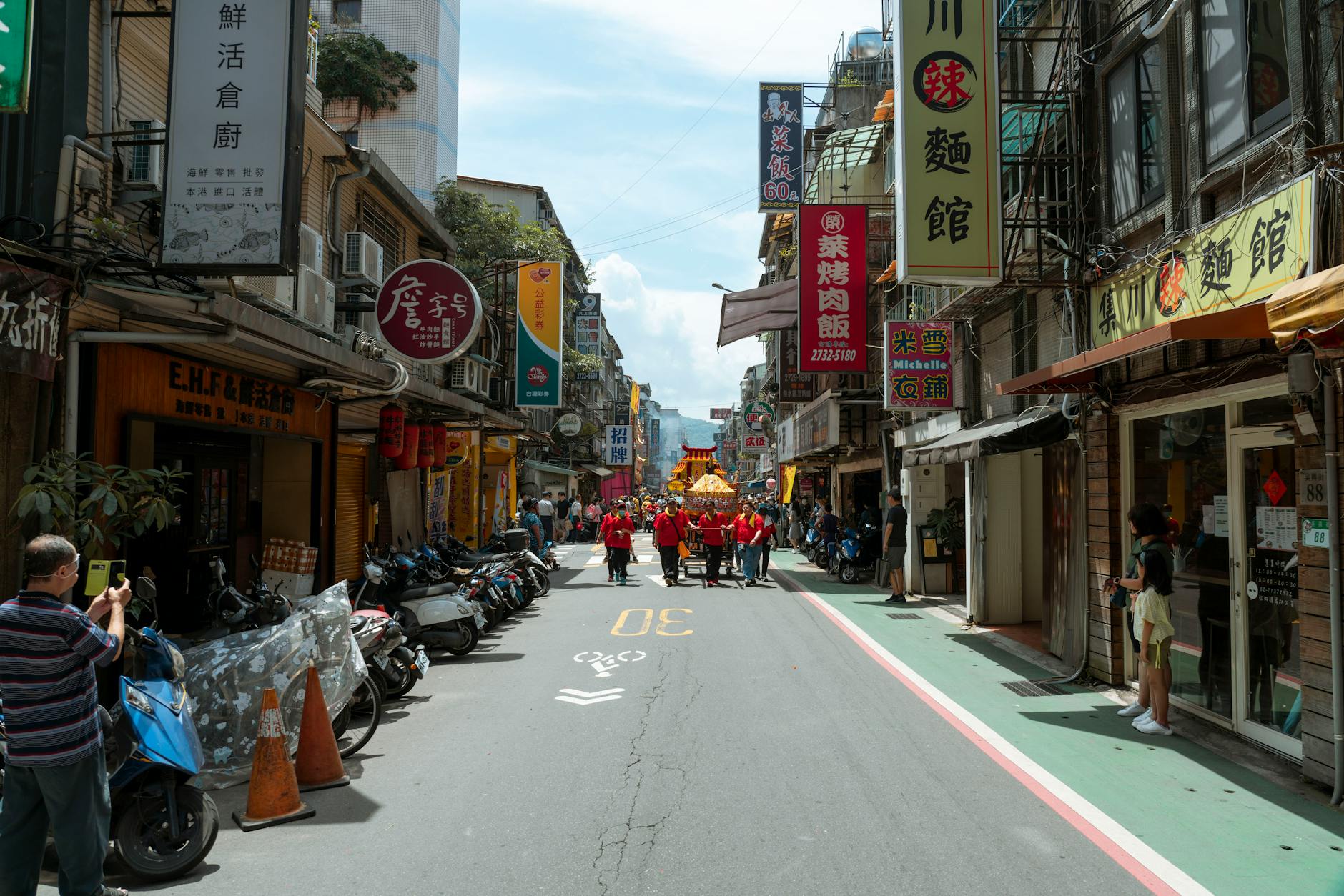Tainan temple etiquette and solo photography planning context.