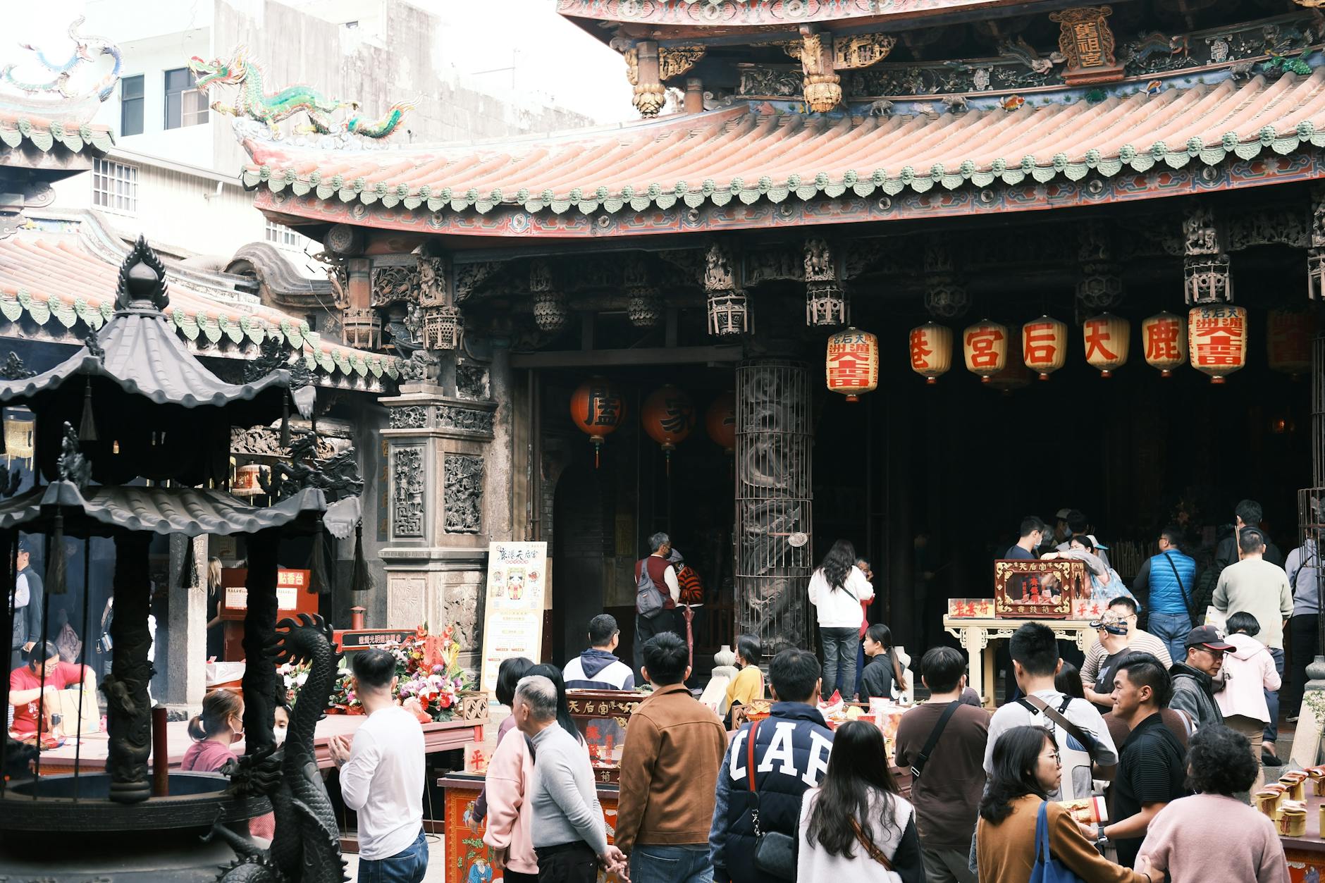 Tainan evening food and tourist night-market planning context.