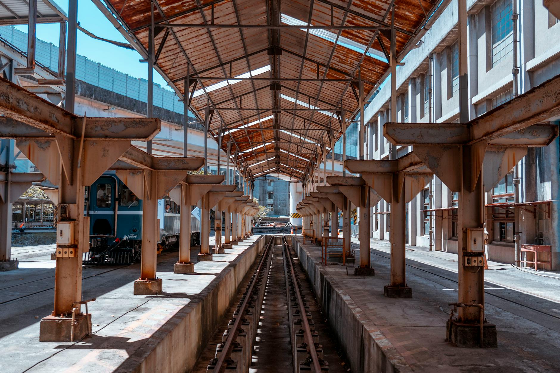 Taiwan rail timing and Tainan onward-connection planning context.
