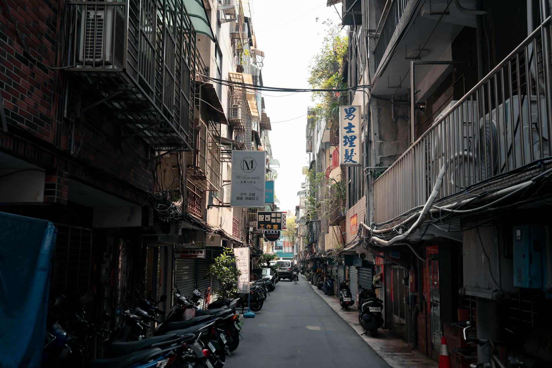 Tainan food planning and medical-constraint meal timing context.