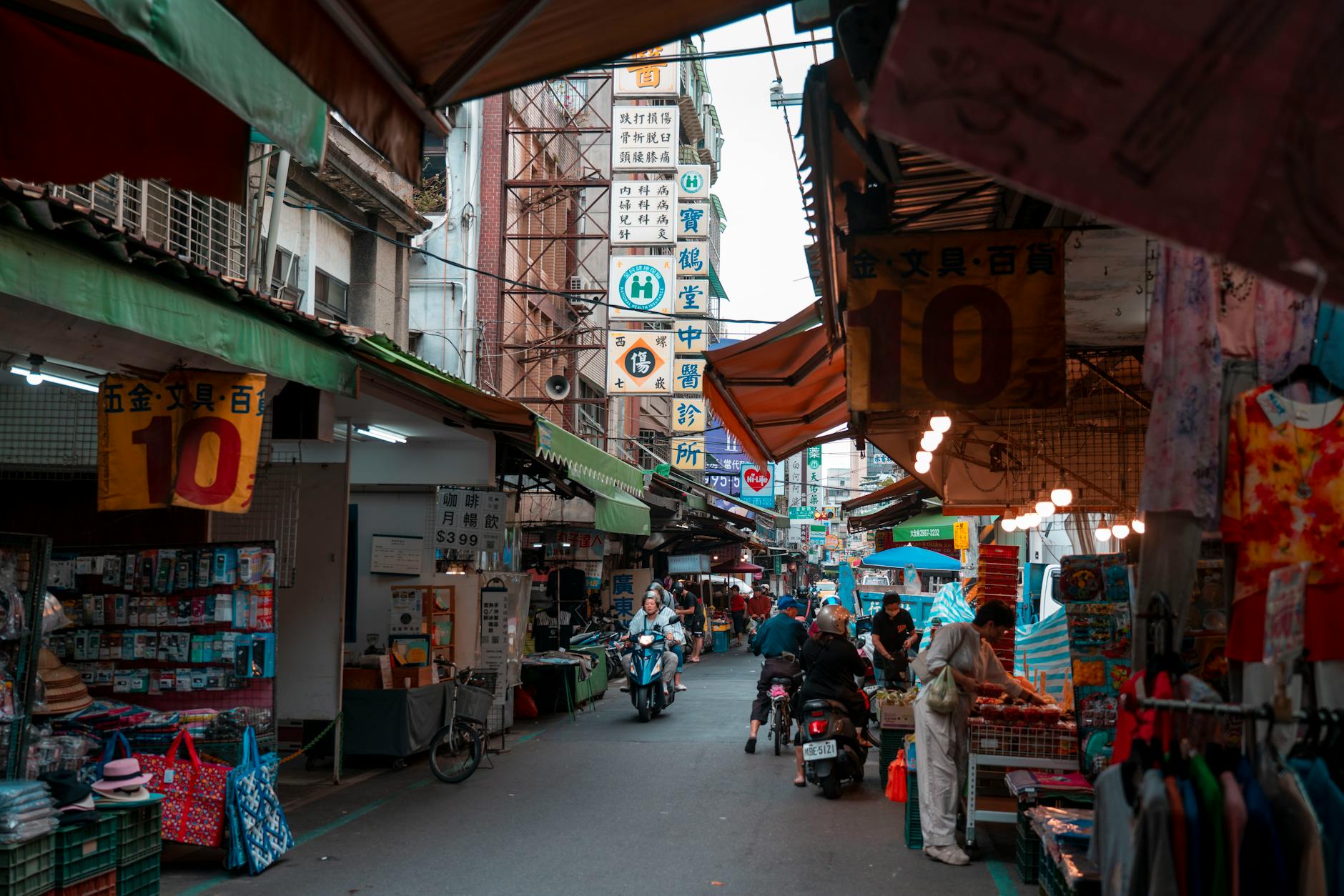 Tainan historic street access and mobility route planning context.