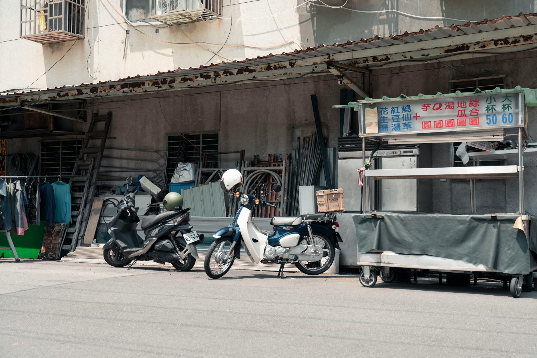 Tainan station transfer and accessible taxi planning context.