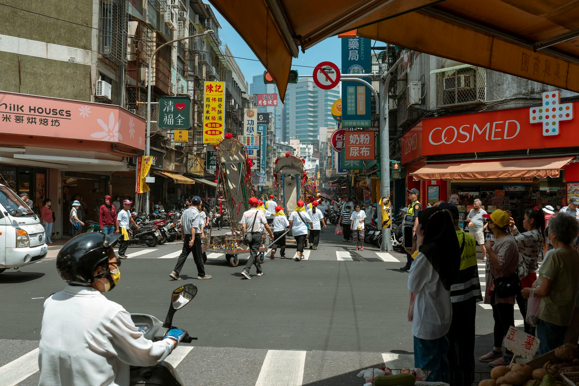 Tainan volunteer arrival and field transfer planning context.