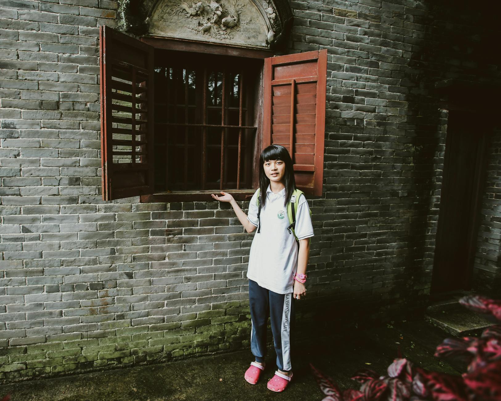 Tainan street movement and woman traveler pacing context.