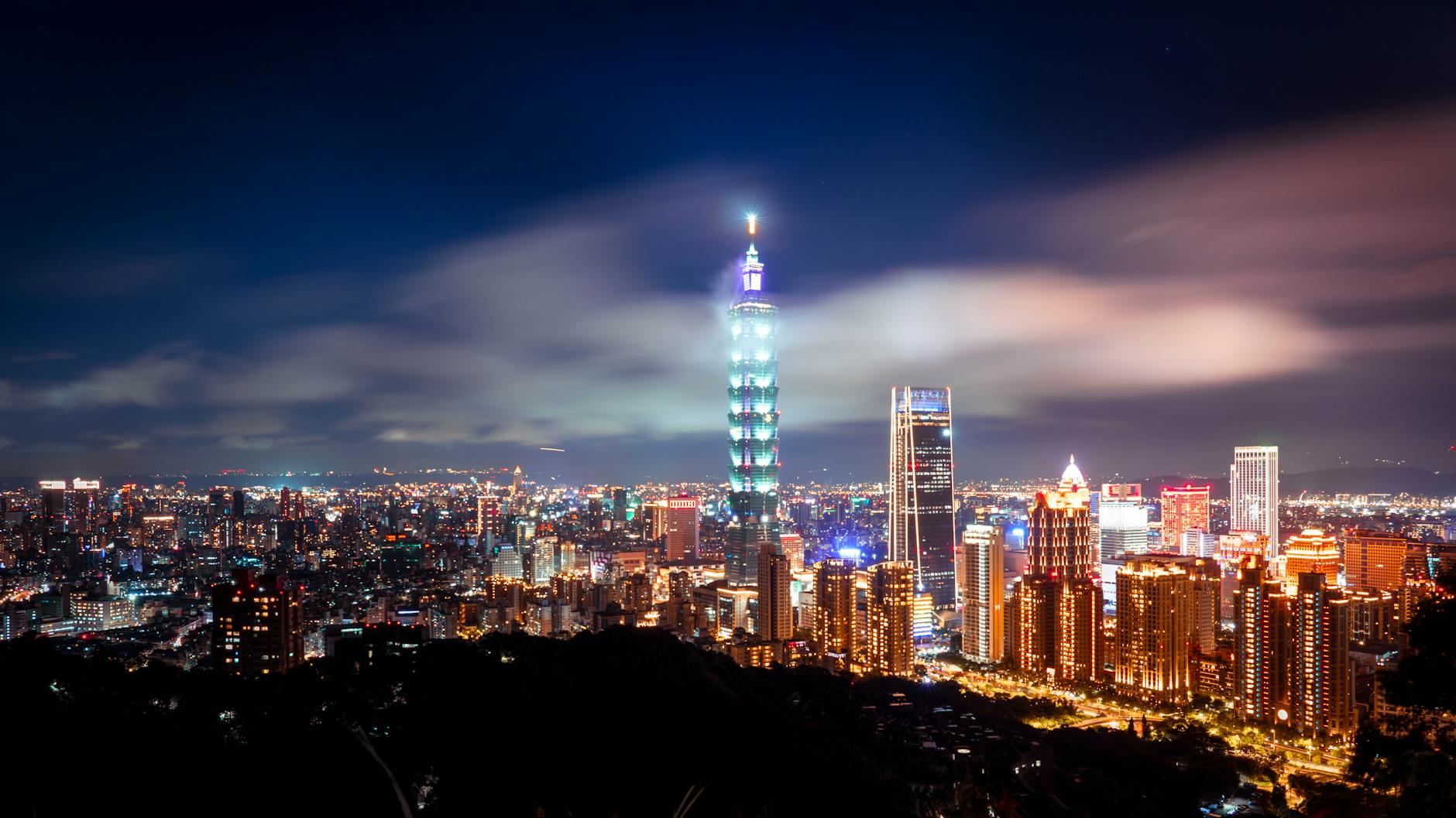 Taipei outdoor food and recovery route planning context.