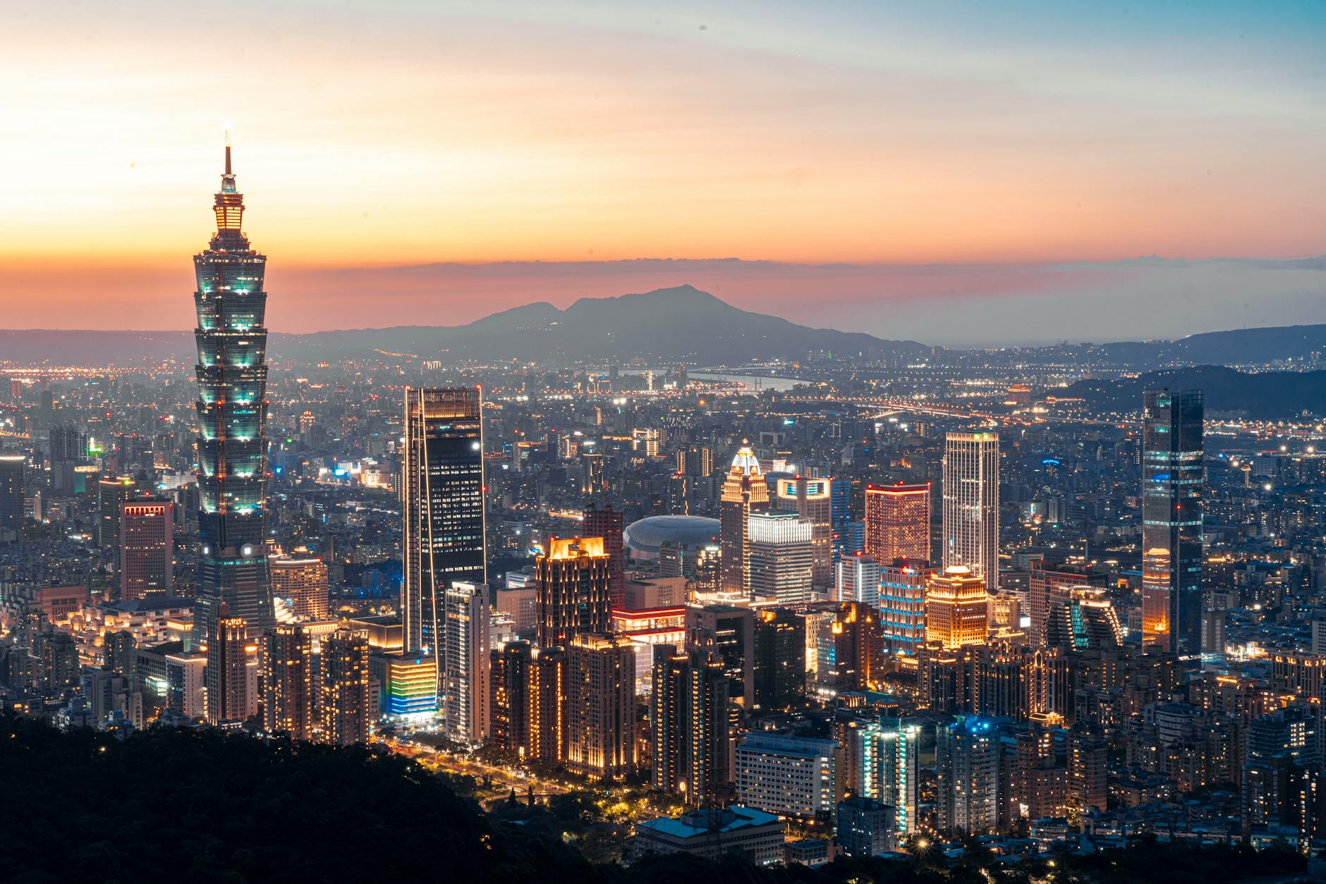 Taipei skyline and budget traveler report planning context.