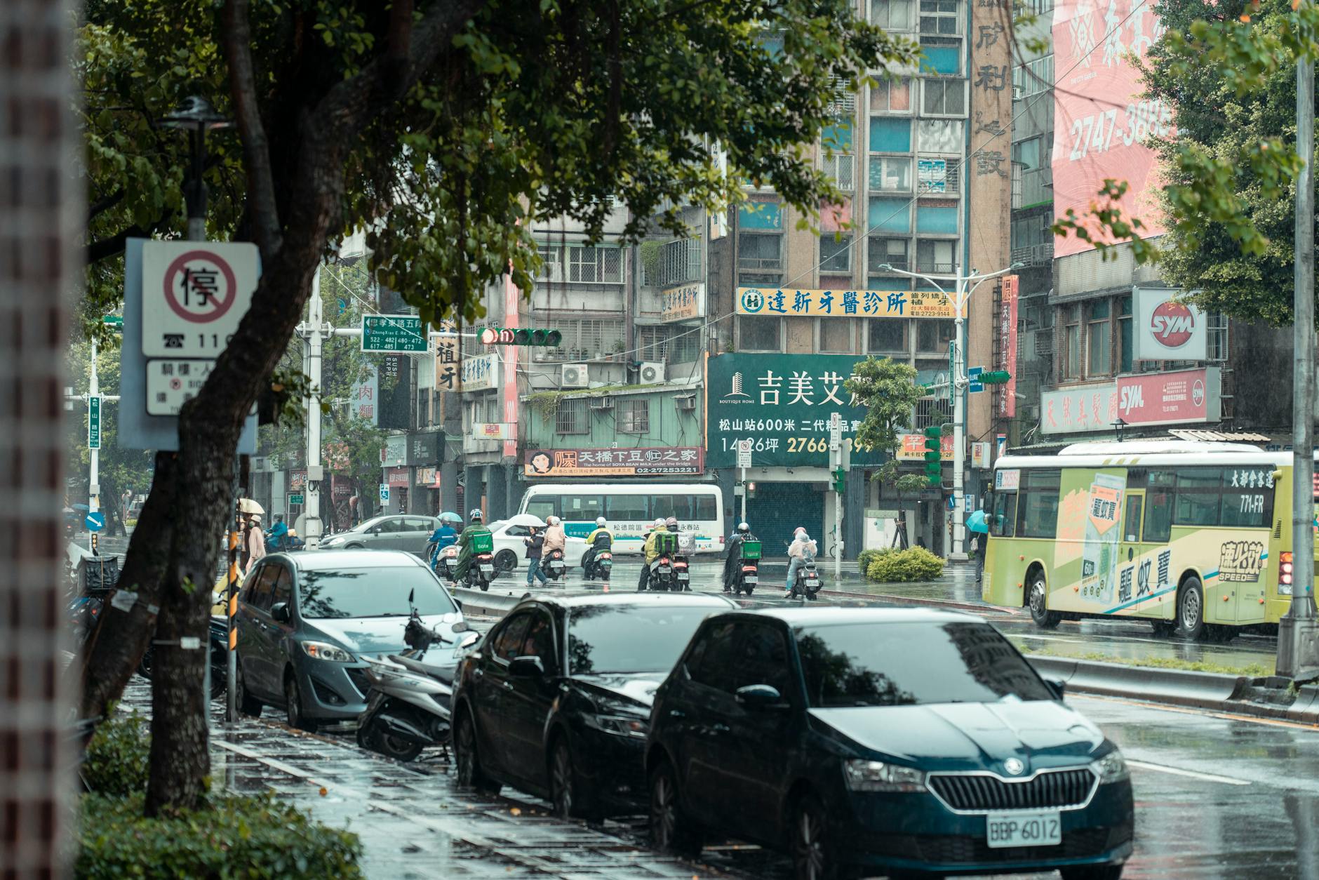 Rainy Taipei street and budget contingency planning context.