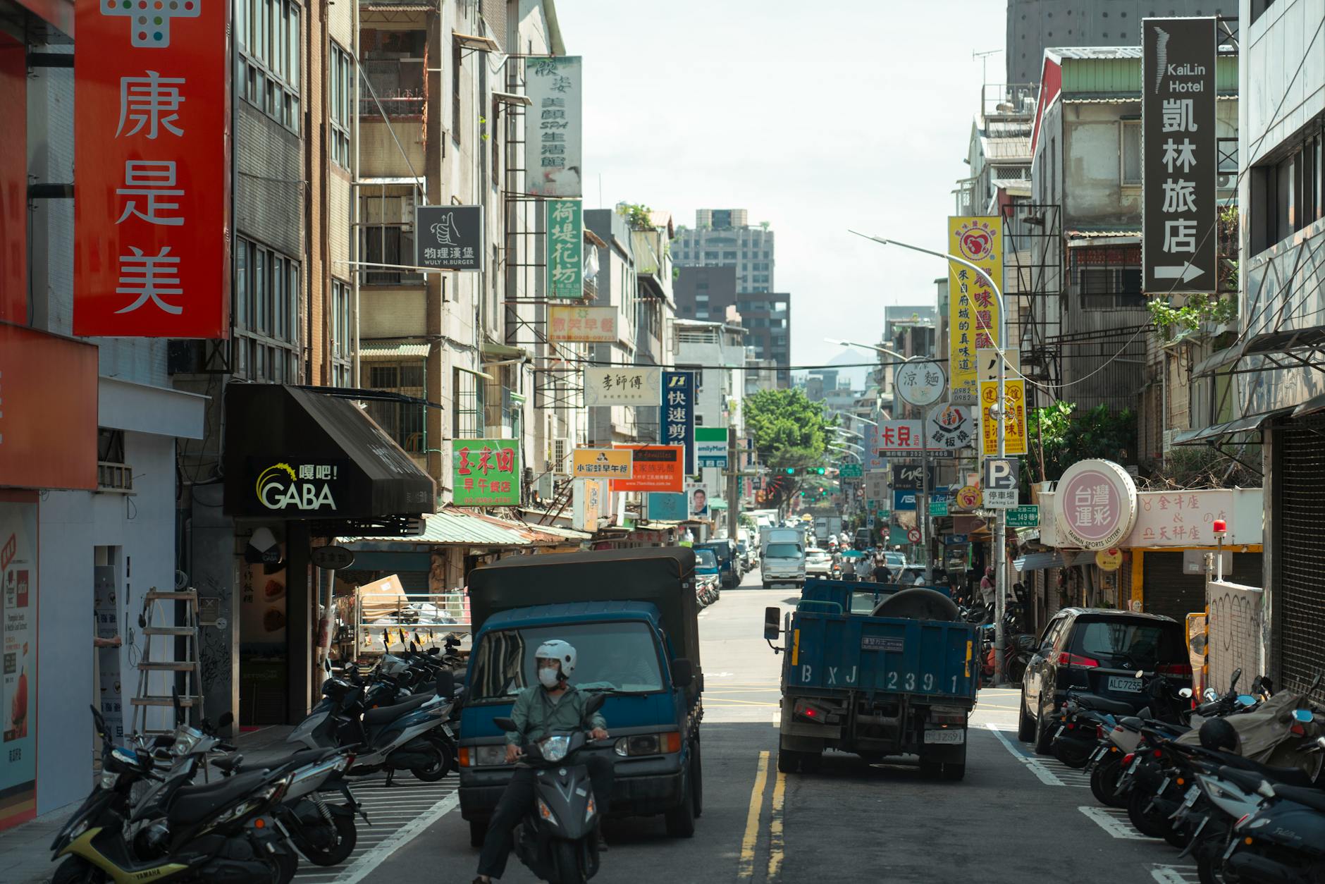 Taipei budget lodging district and hotel value planning context.
