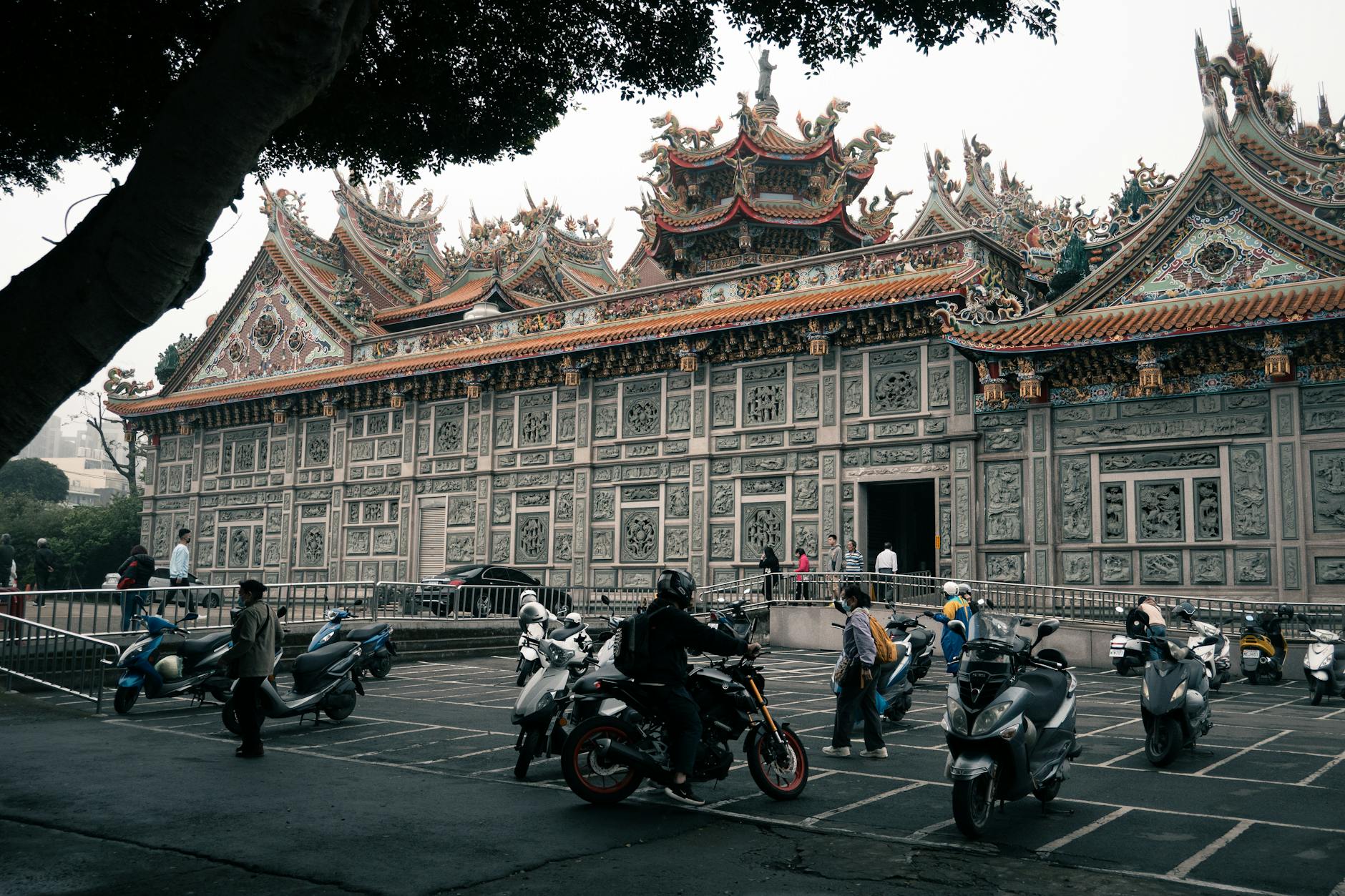 Taipei temple and free low-cost sightseeing planning context.
