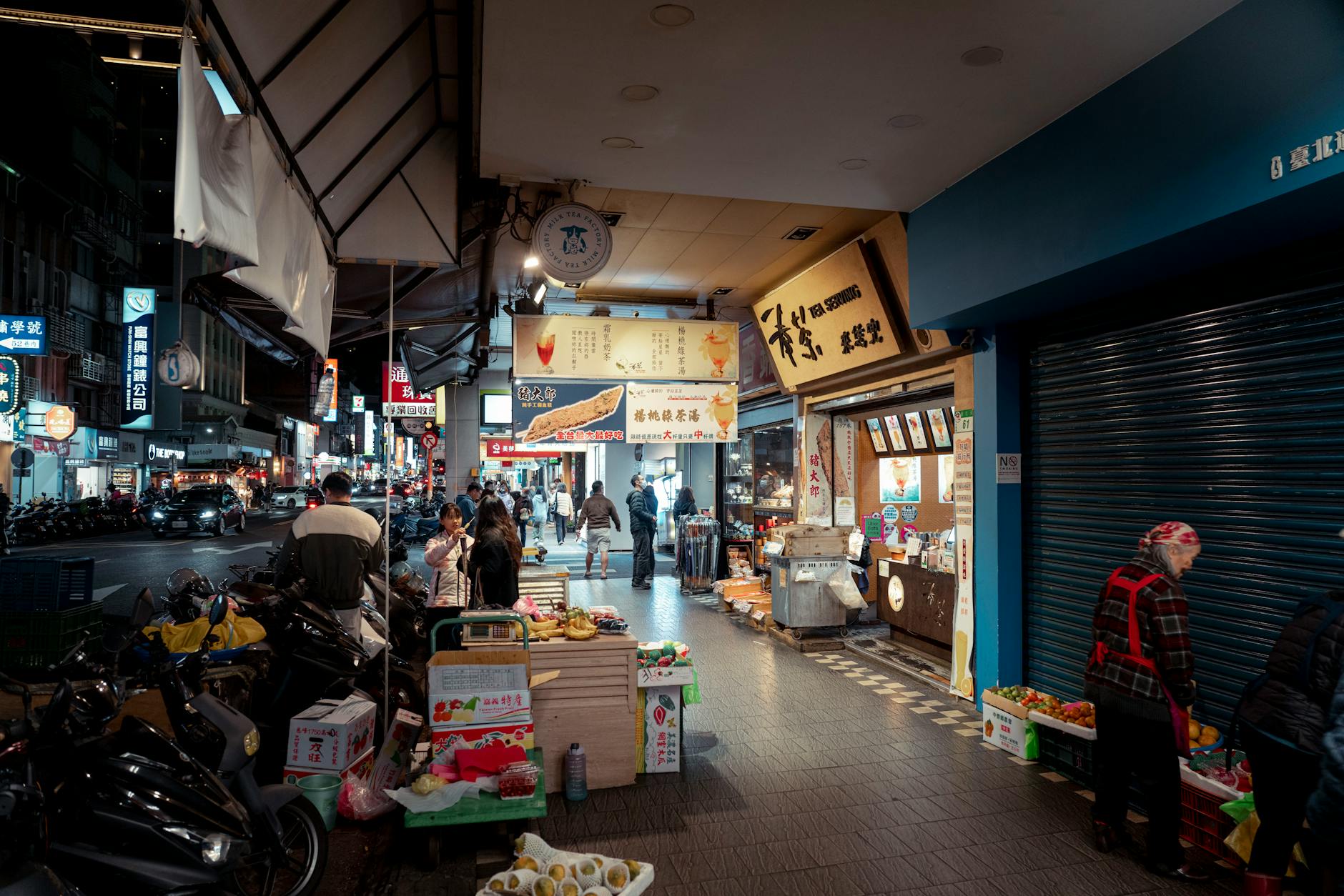 Taipei temple street and respectful creator filming context.