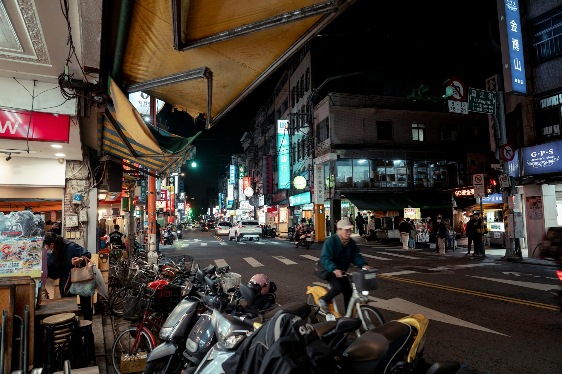 Taipei night market and creator food route planning context.