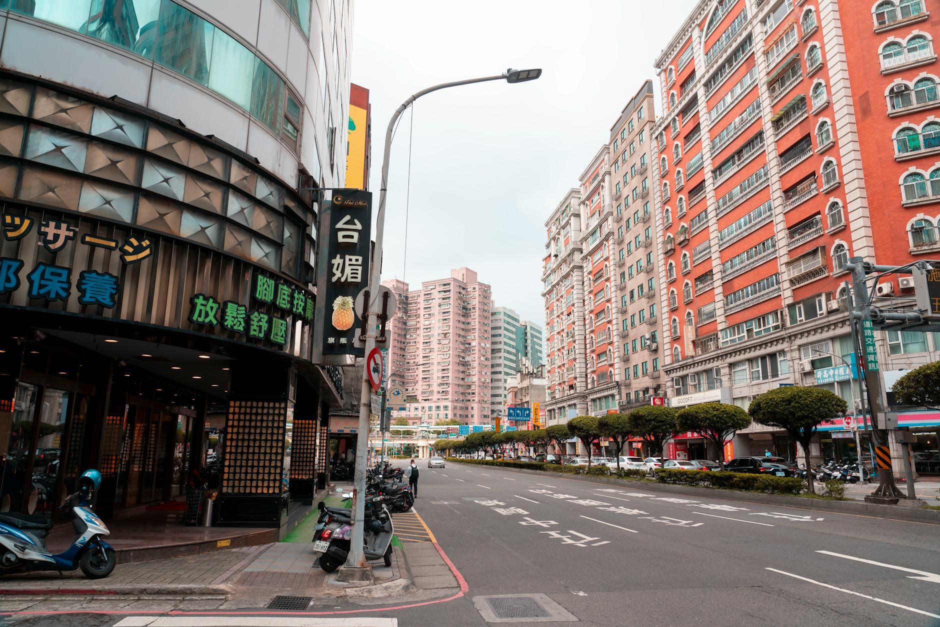Taipei hotel district and family lodging planning context.