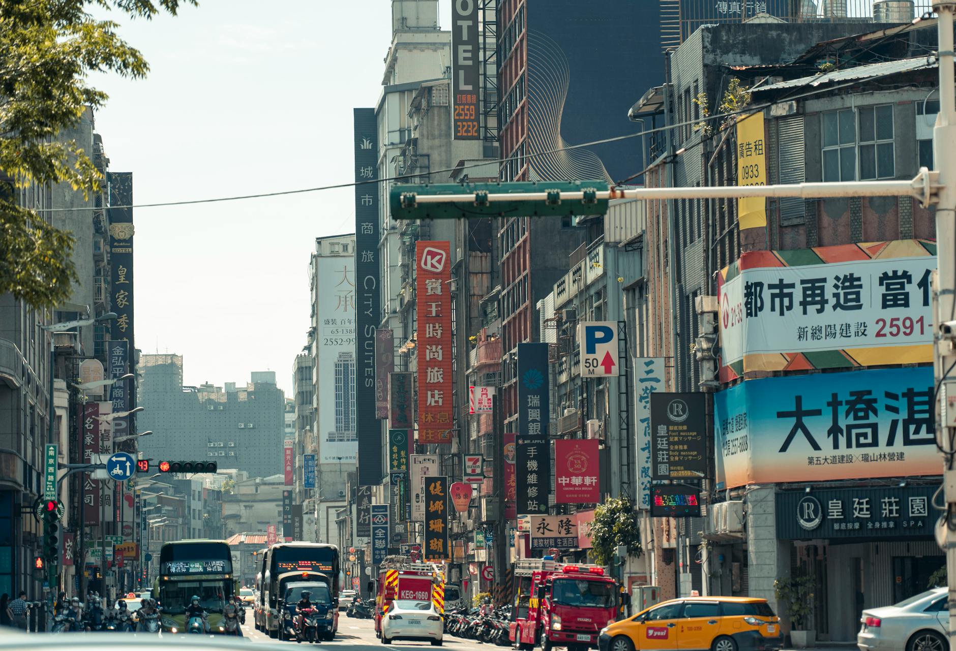 Taipei hotel district and first-time day-trip planning context.