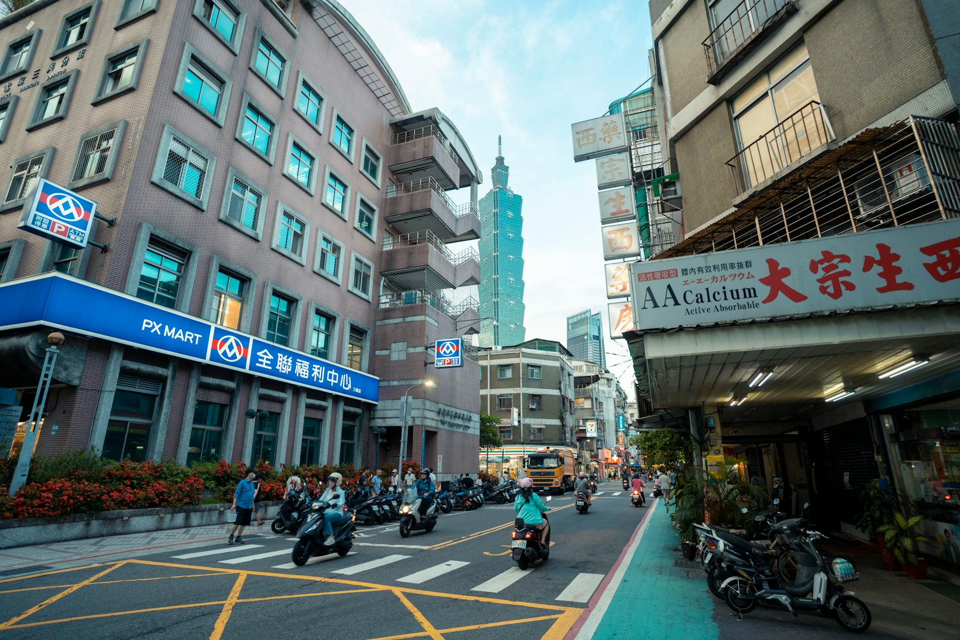 Taipei 101 district and first-time lodging planning context.