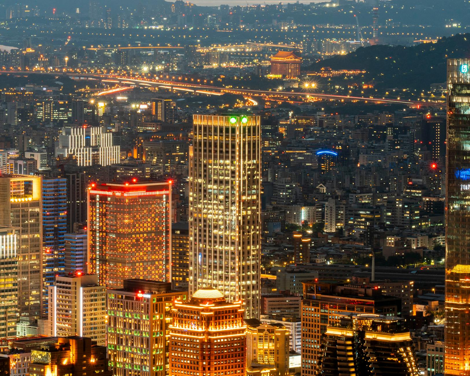 Taipei restaurant district and investor meal planning context.