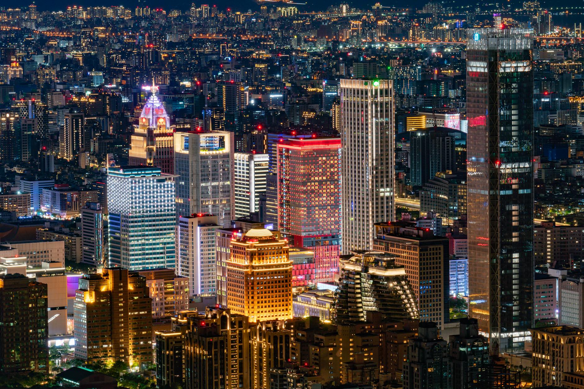 Taipei skyline and luxury traveler planning context.
