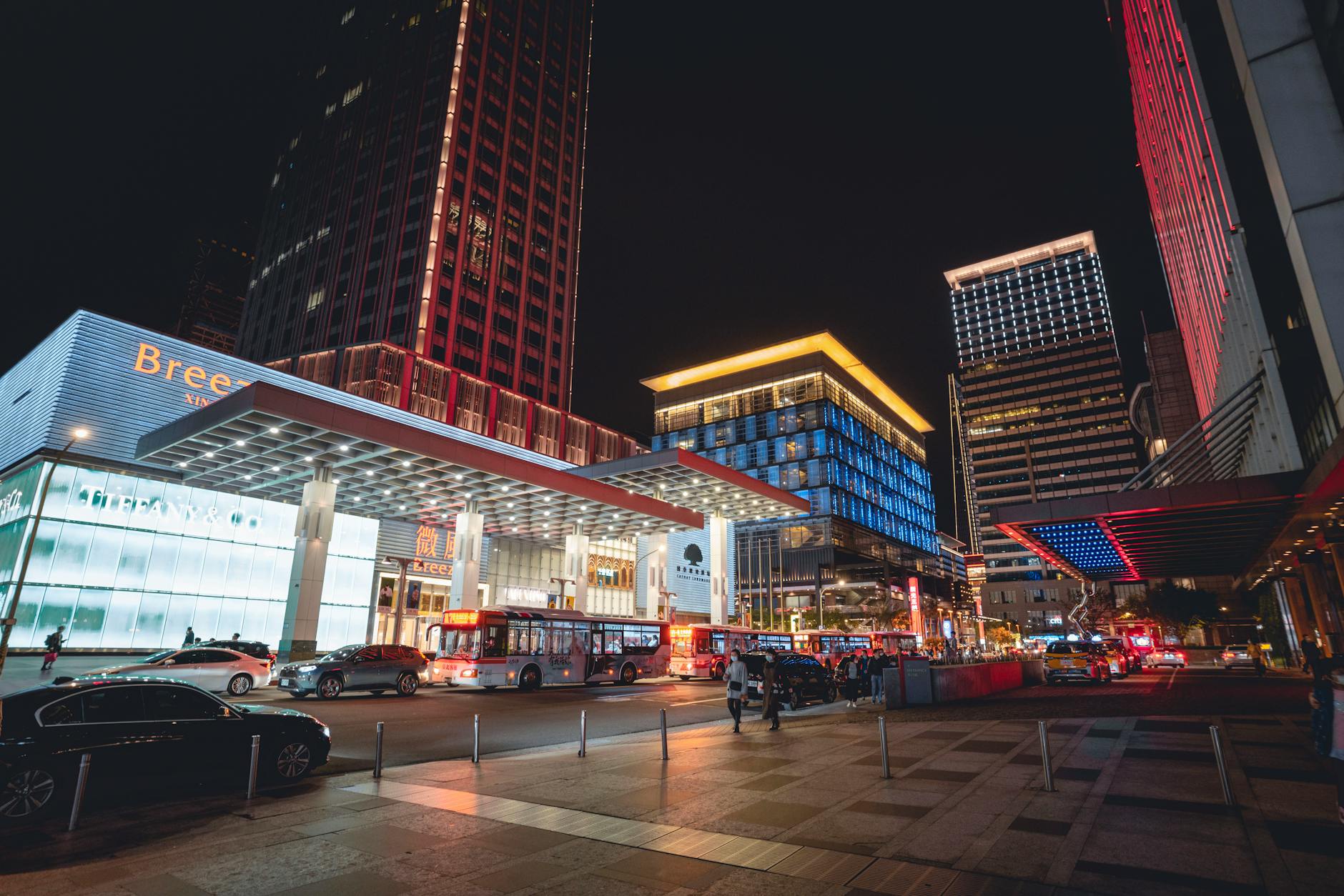 Taipei shopping district and luxury weather planning context.