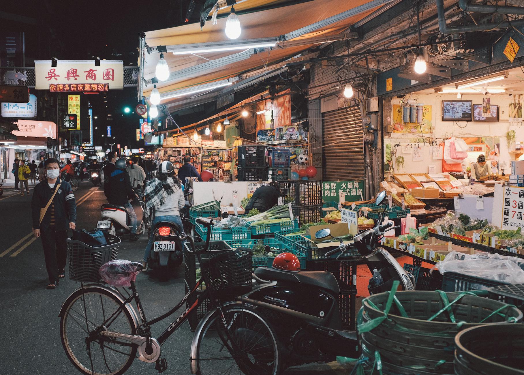 Taipei night hotel district and late return planning context.