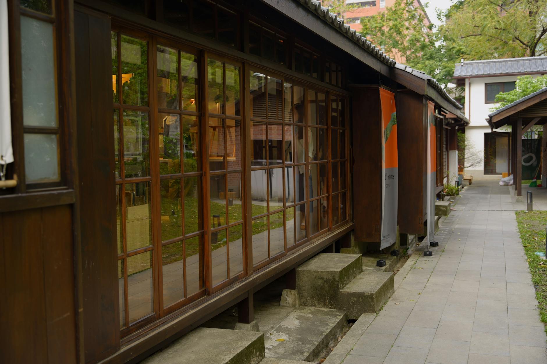 Taipei tea house and older traveler meal planning context.